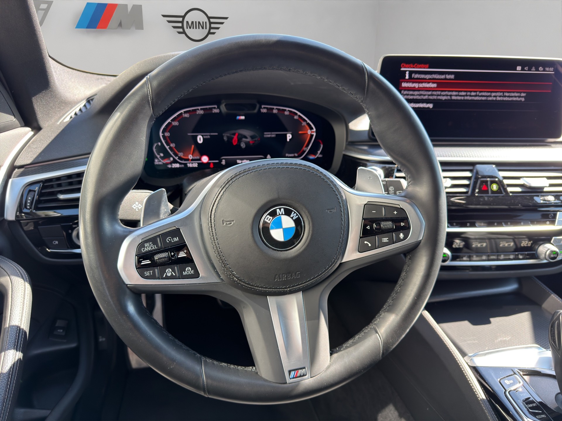 BMW 530d xDrive 48V Touring Pure M Sport Steptronic-image-11