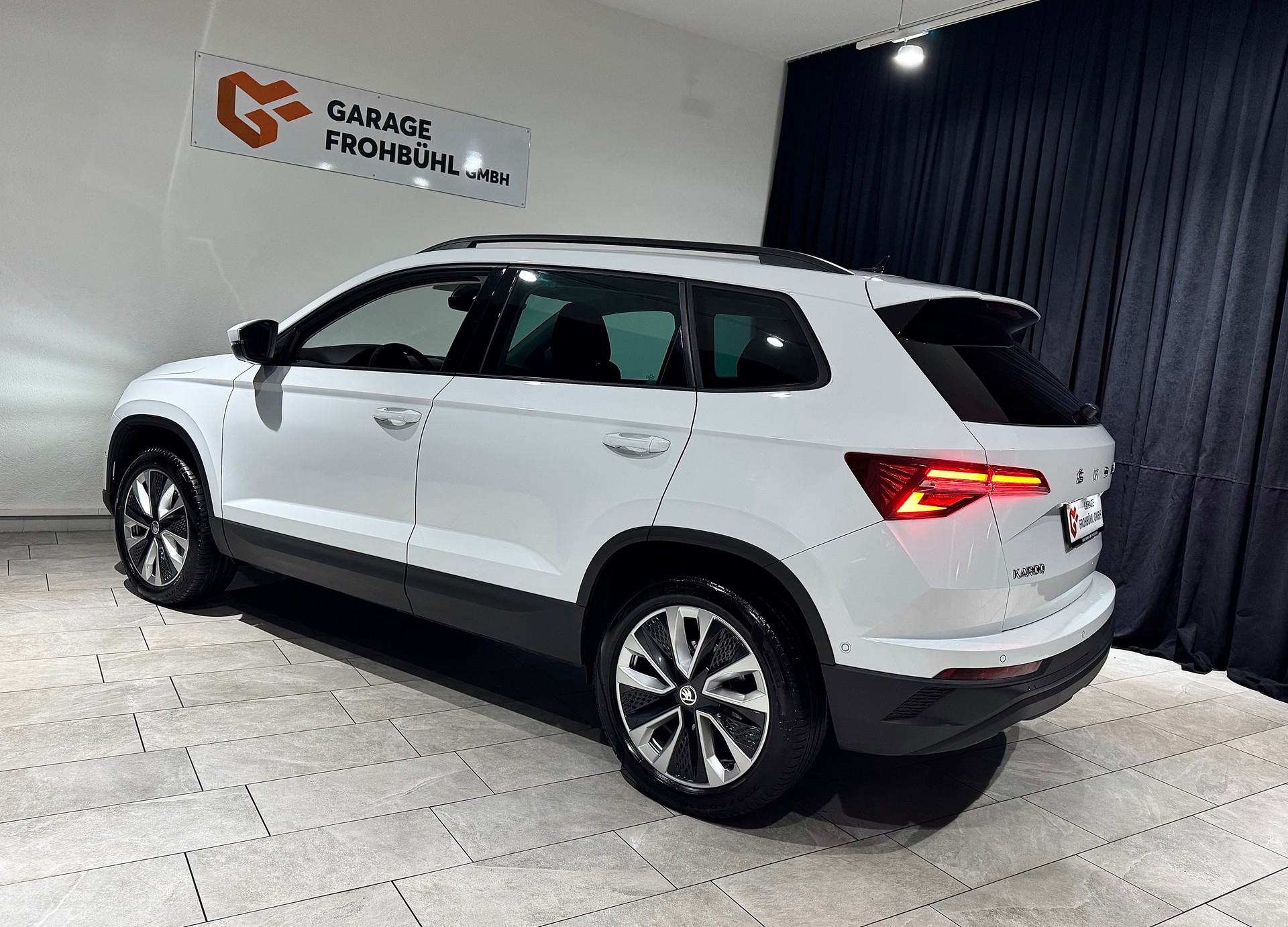 SKODA Karoq 2.0 TDI CR Style 4x4 DSG | AHK 2100Kg | 1.Hand-image-6