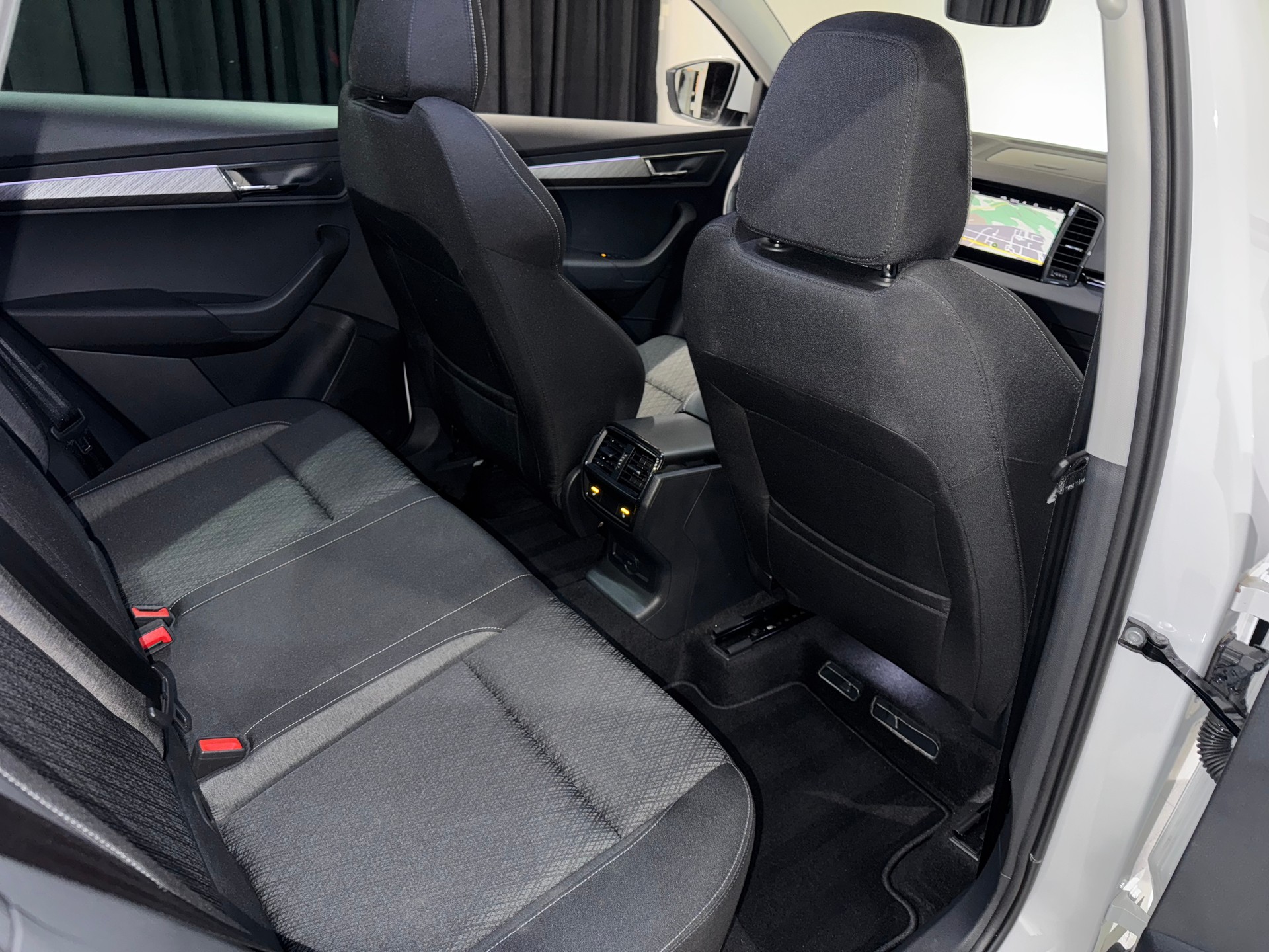 SKODA Karoq 2.0 TDI CR Style 4x4 DSG | AHK 2100Kg | 1.Hand-image-16