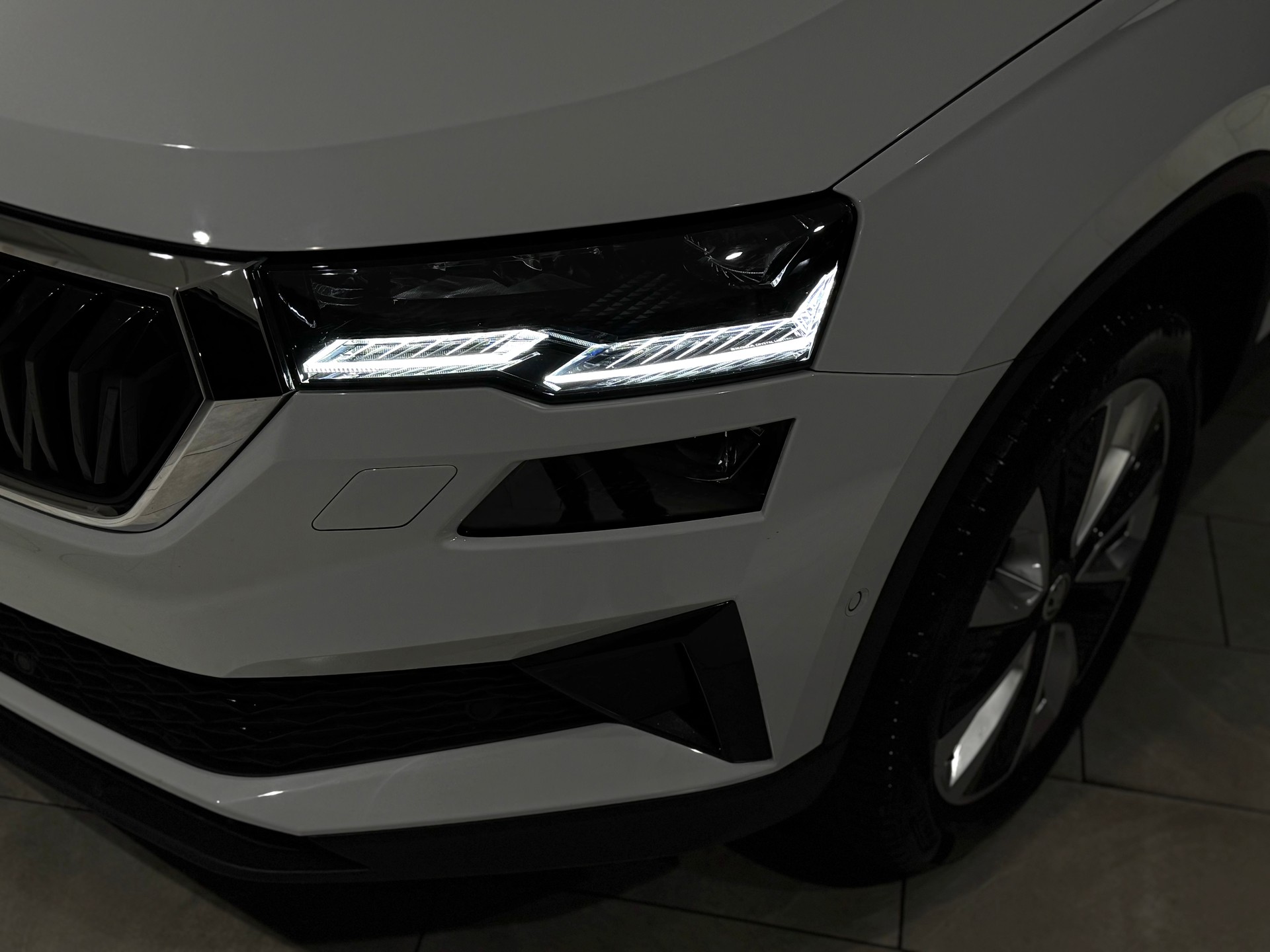 SKODA Karoq 2.0 TDI CR Style 4x4 DSG | AHK 2100Kg | 1.Hand-image-10
