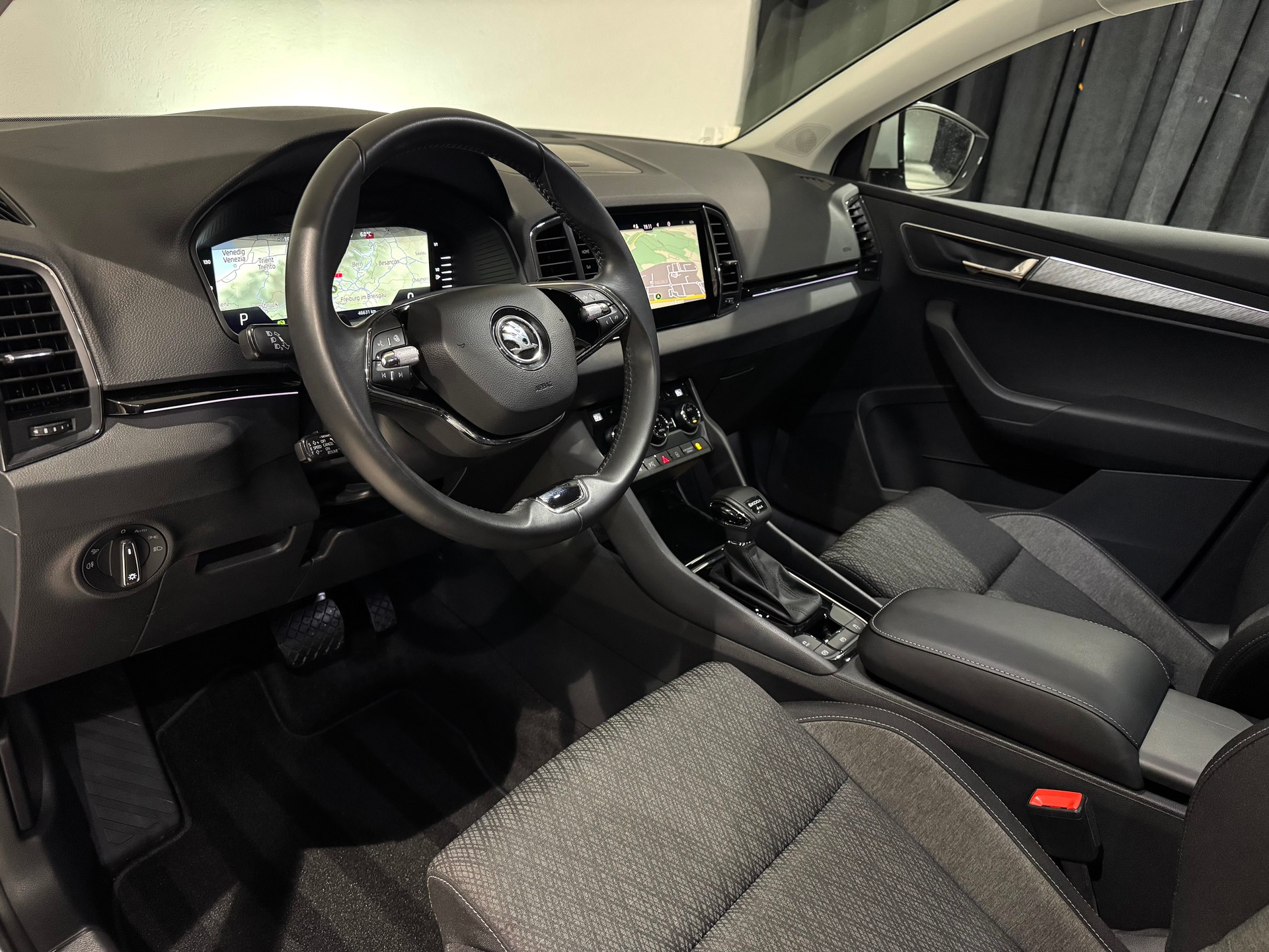 SKODA Karoq 2.0 TDI CR Style 4x4 DSG | AHK 2100Kg | 1.Hand-image-11