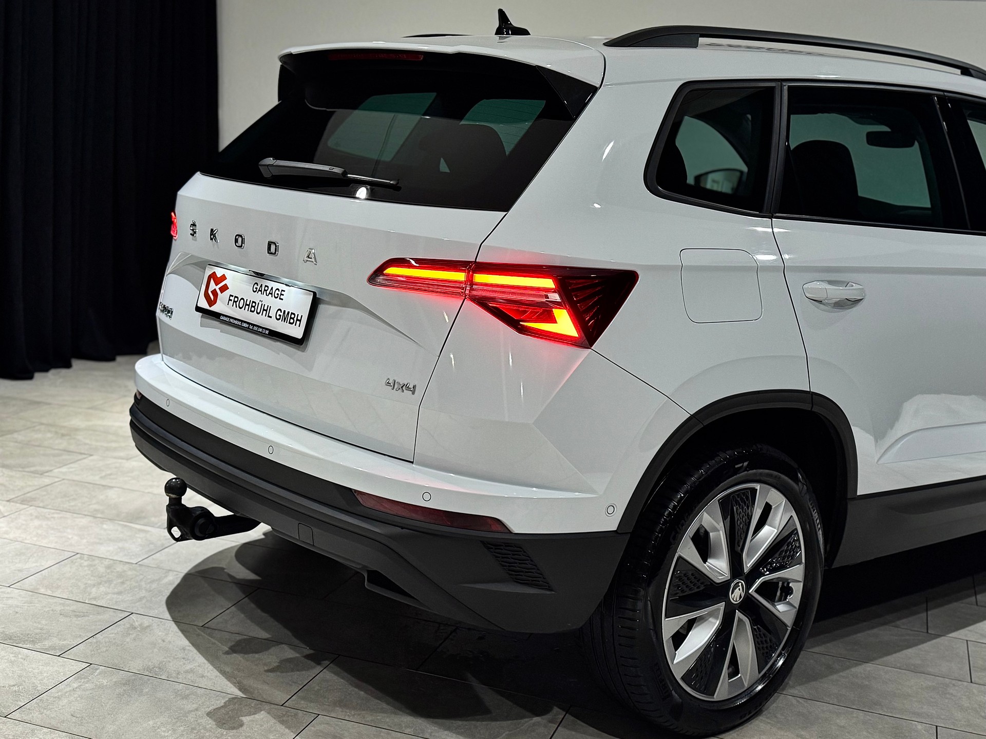 SKODA Karoq 2.0 TDI CR Style 4x4 DSG | AHK 2100Kg | 1.Hand-image-8