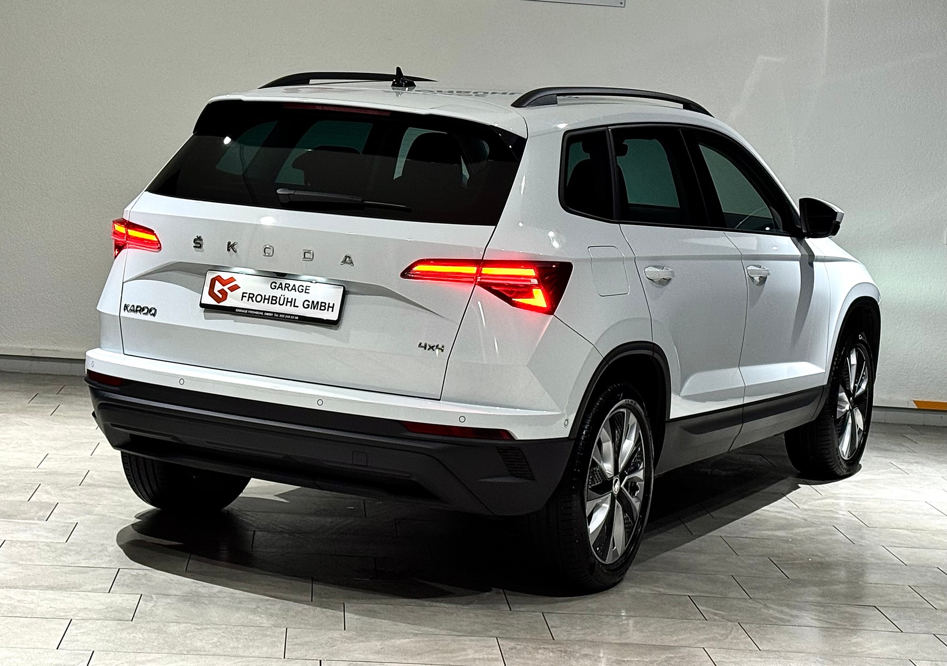 SKODA Karoq 2.0 TDI CR Style 4x4 DSG | AHK 2100Kg | 1.Hand-image-4