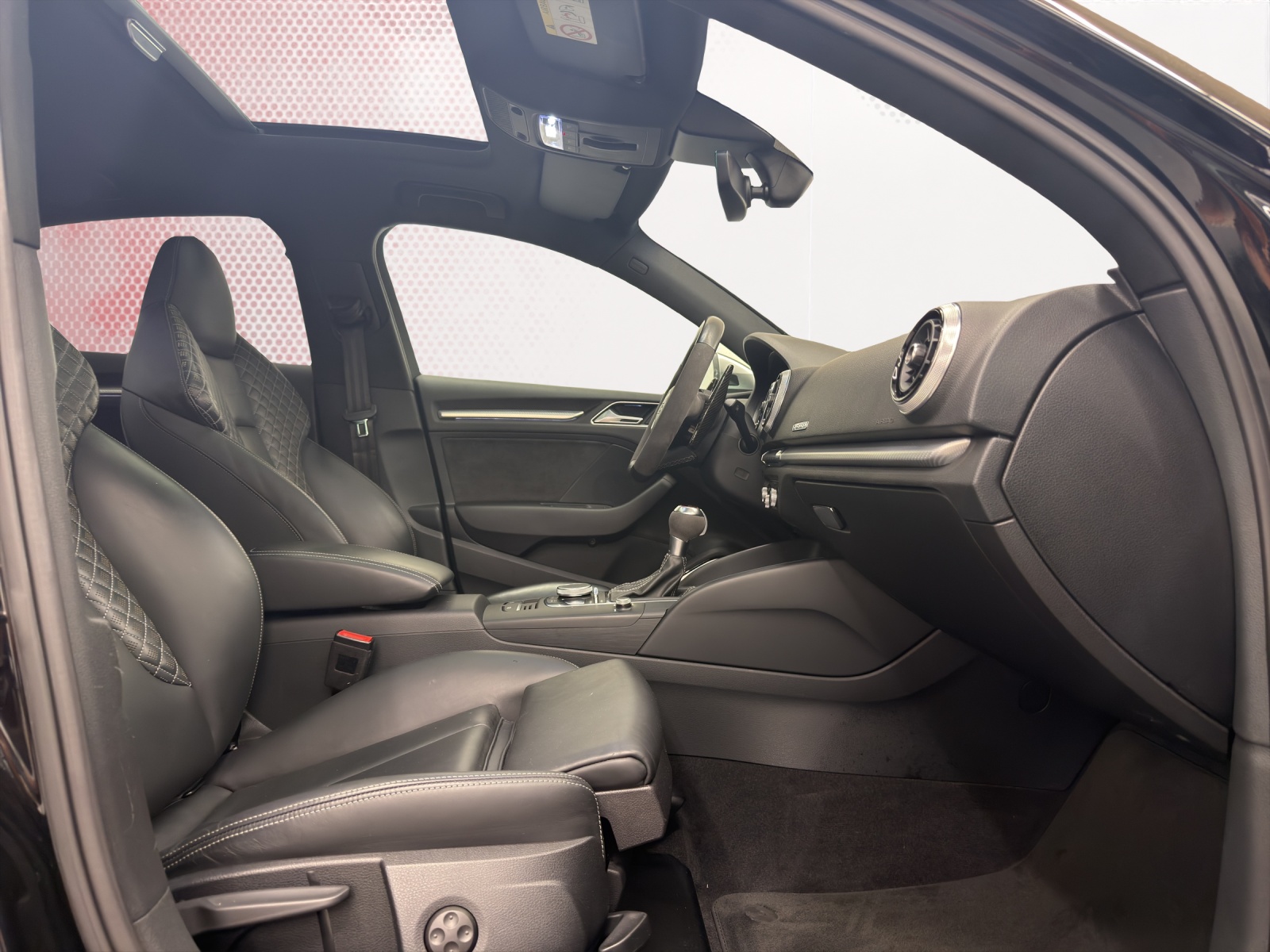 AUDI RS3 Limousine 2.5 TSI quattro S-tronic-image-10