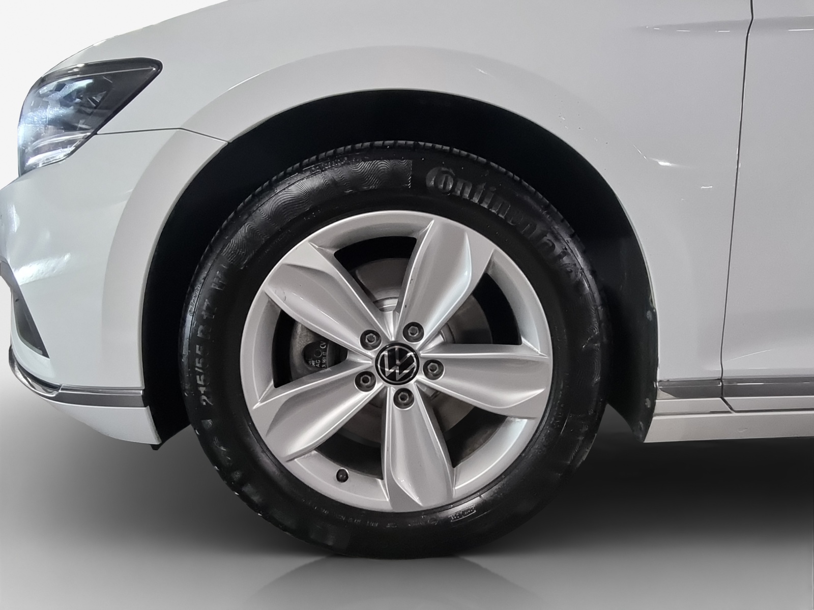 VW Passat 2.0 TDI BMT Elegance 4Motion DSG-image-13
