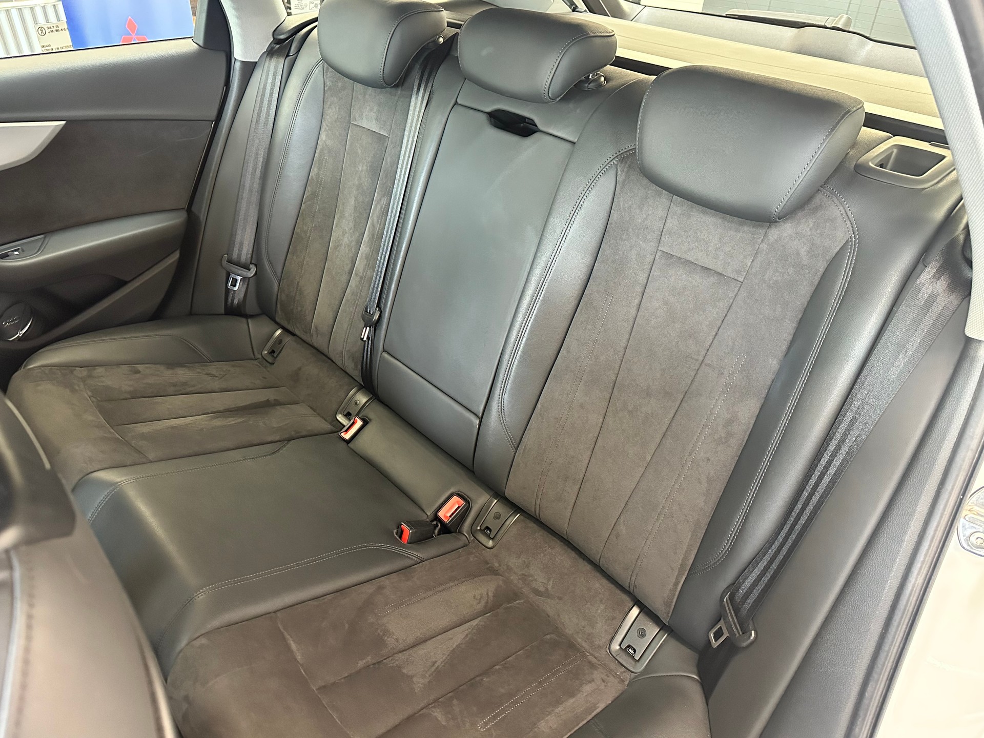 AUDI A4 Avant 2.0 TFSI Sport quattro S-tronic-image-12