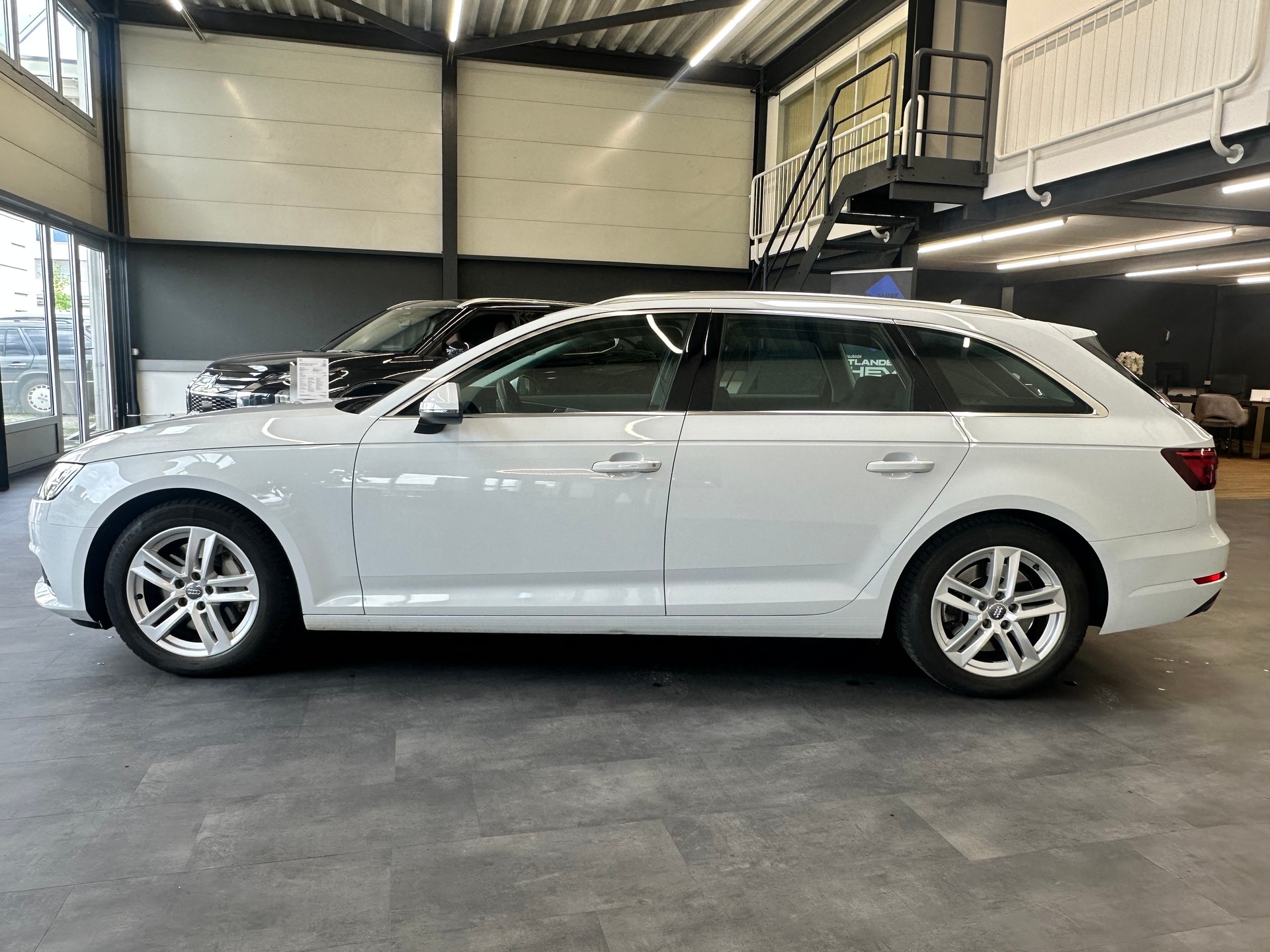 AUDI A4 Avant 2.0 TFSI Sport quattro S-tronic-showroom-element-1