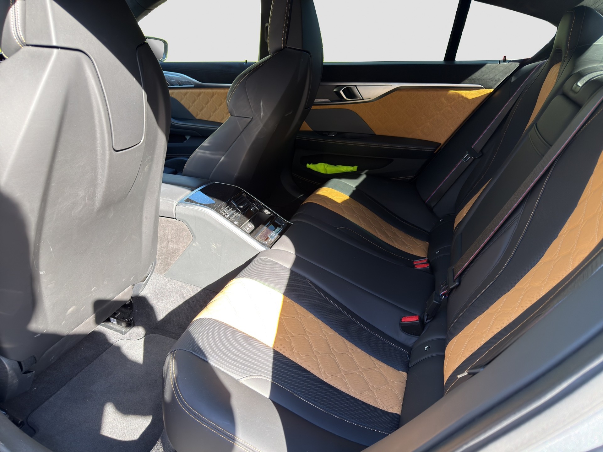 BMW M8 xDrive M Competition Steptronic-image-12
