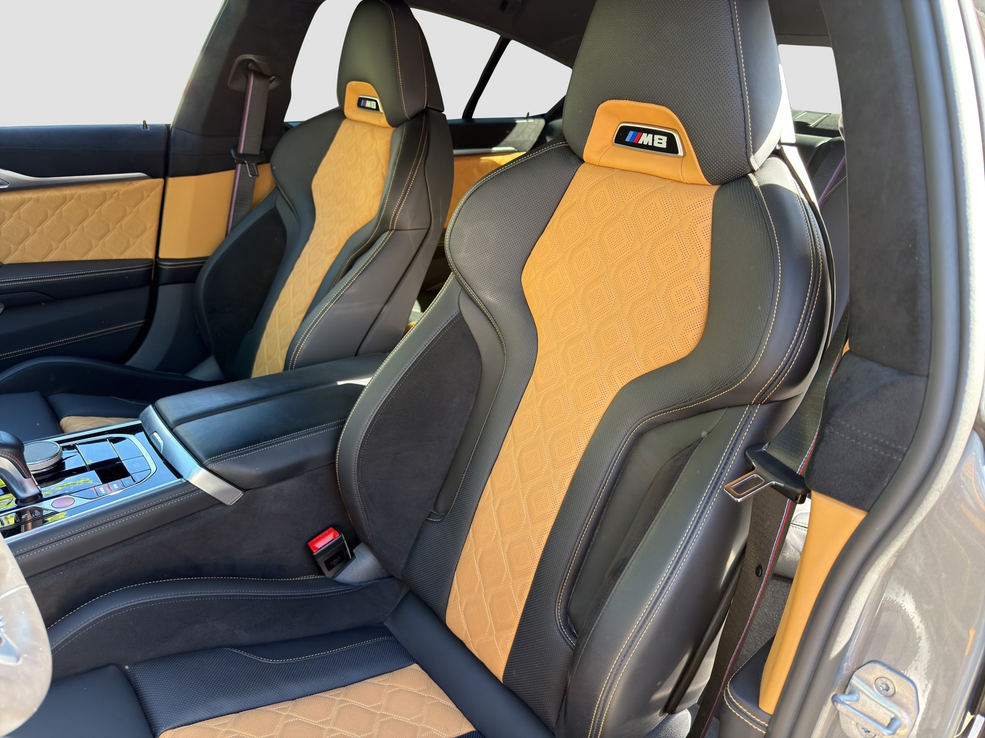 BMW M8 xDrive M Competition Steptronic-image-13