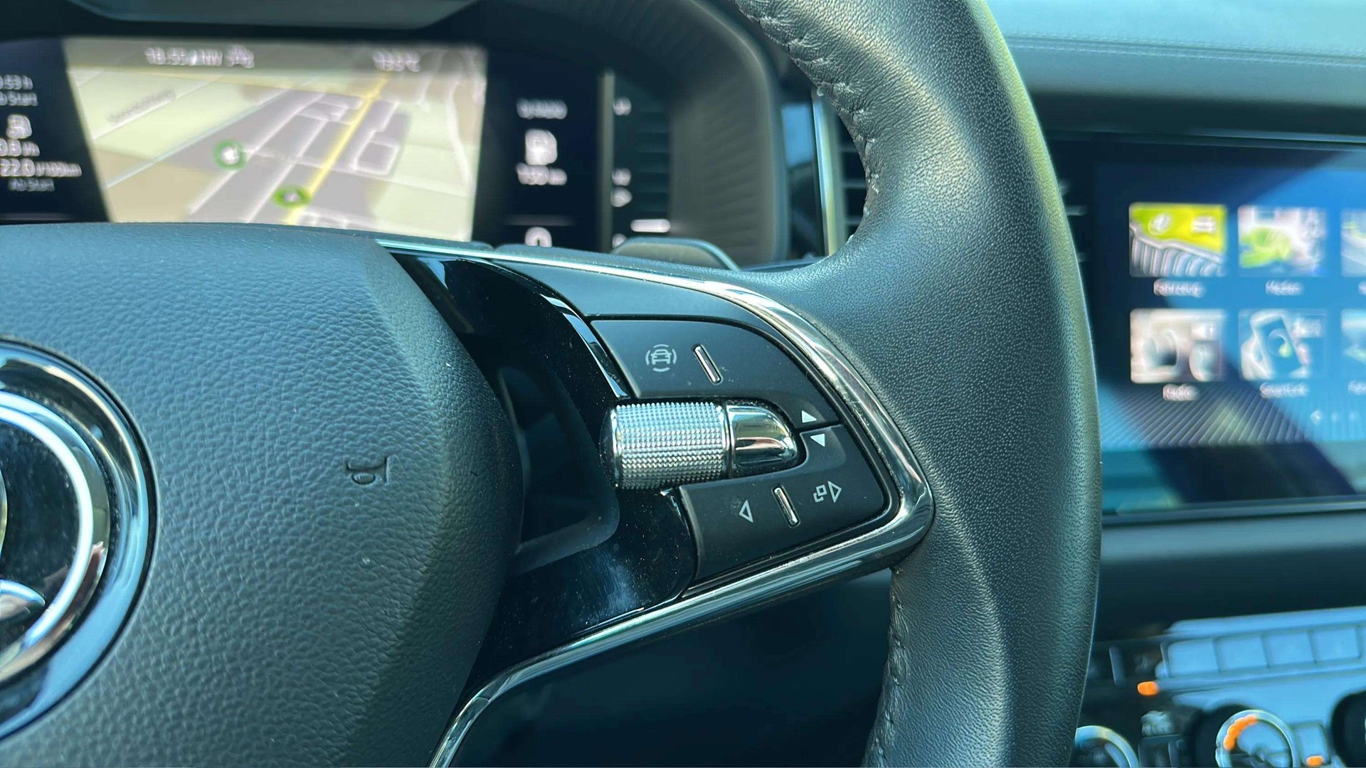 SKODA Kodiaq 2.0 TSI 4x4 L&K mit AHK & Standheizung-image-20