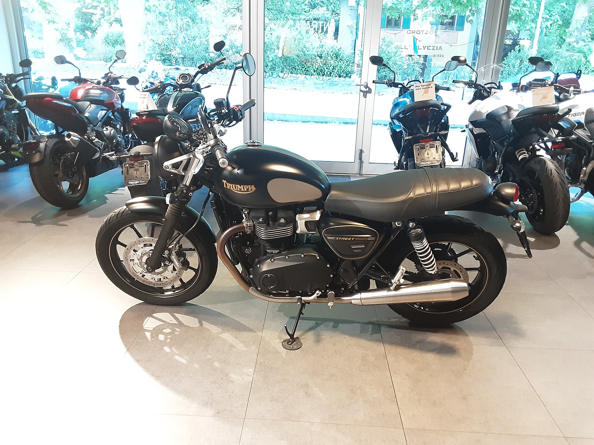 TRIUMPH Street Twin 900 Gold Line (35kW)-image-1