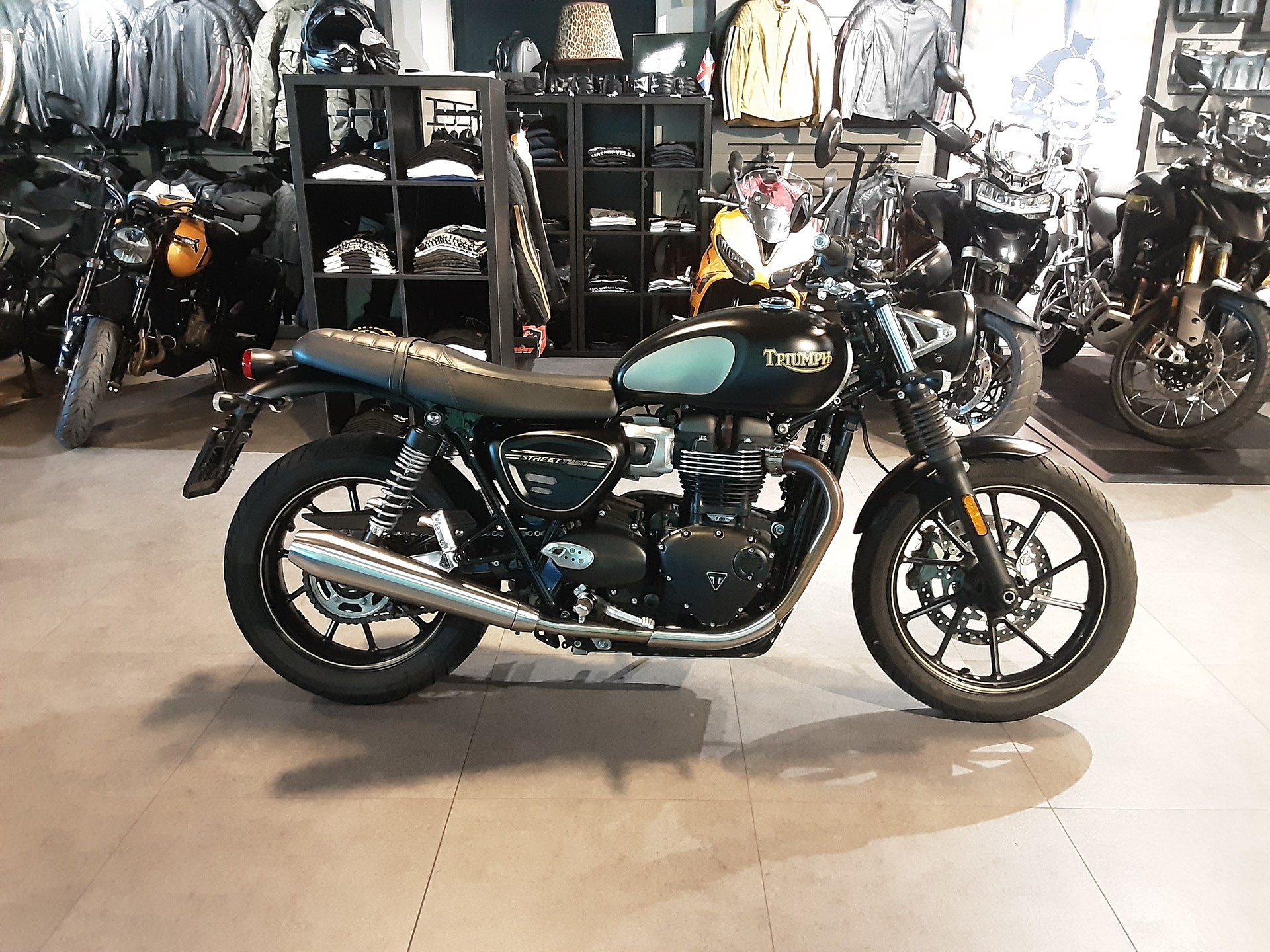 TRIUMPH Street Twin 900 Gold Line (35kW)