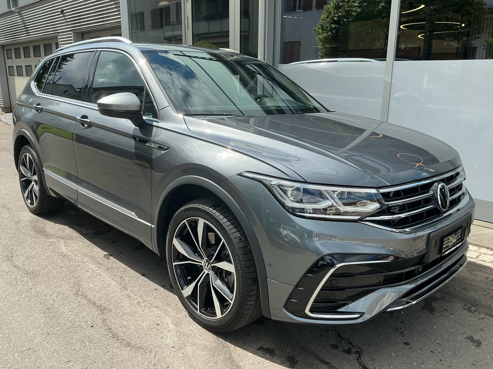 VW Tiguan Allspace R-LINE 4 MOTION *** PANORAMAGLASDACH & ANHÄNGEKUPPLUNG ***-image-2