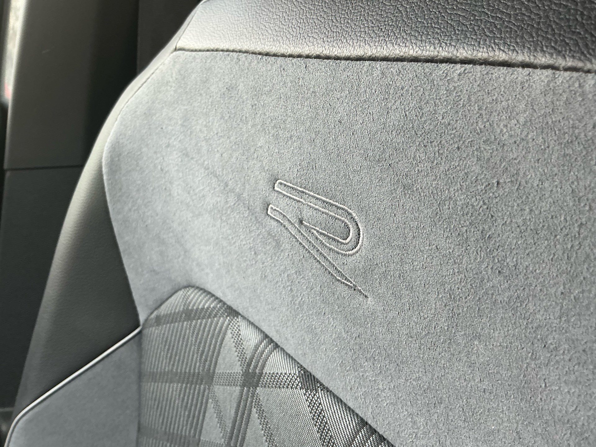VW Tiguan Allspace R-LINE 4 MOTION *** PANORAMAGLASDACH & ANHÄNGEKUPPLUNG ***-image-27