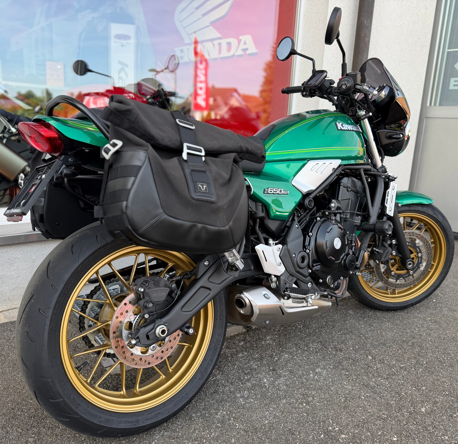 KAWASAKI Z 650 RS-showroom-element-3