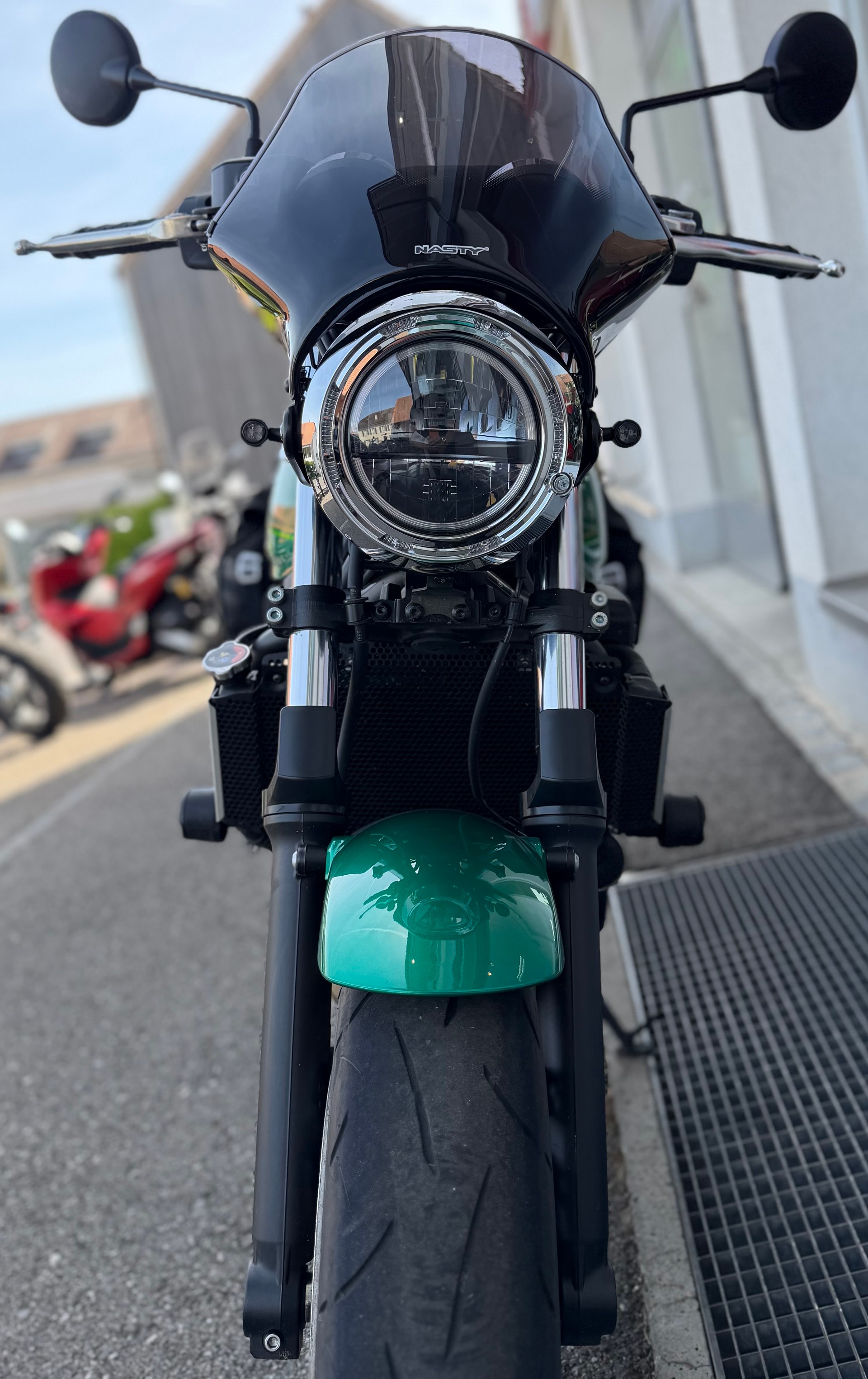 KAWASAKI Z 650 RS-showroom-element-1