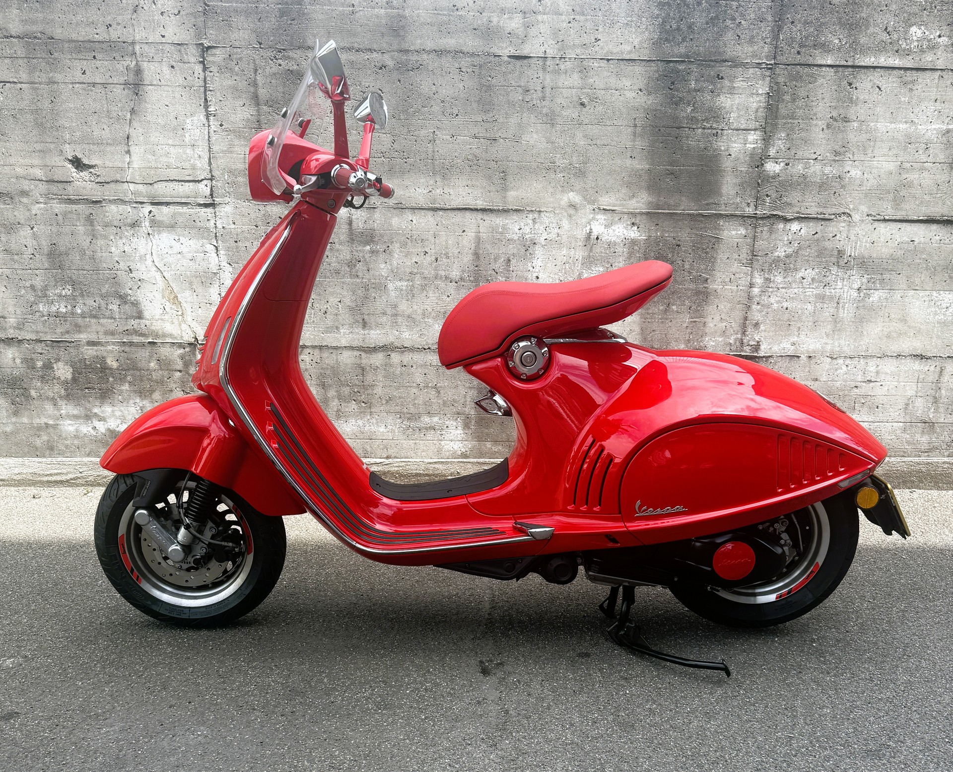 PIAGGIO Vespa 946 125 i.e. ABS Red, sehr seltene Ausführung!-image-0