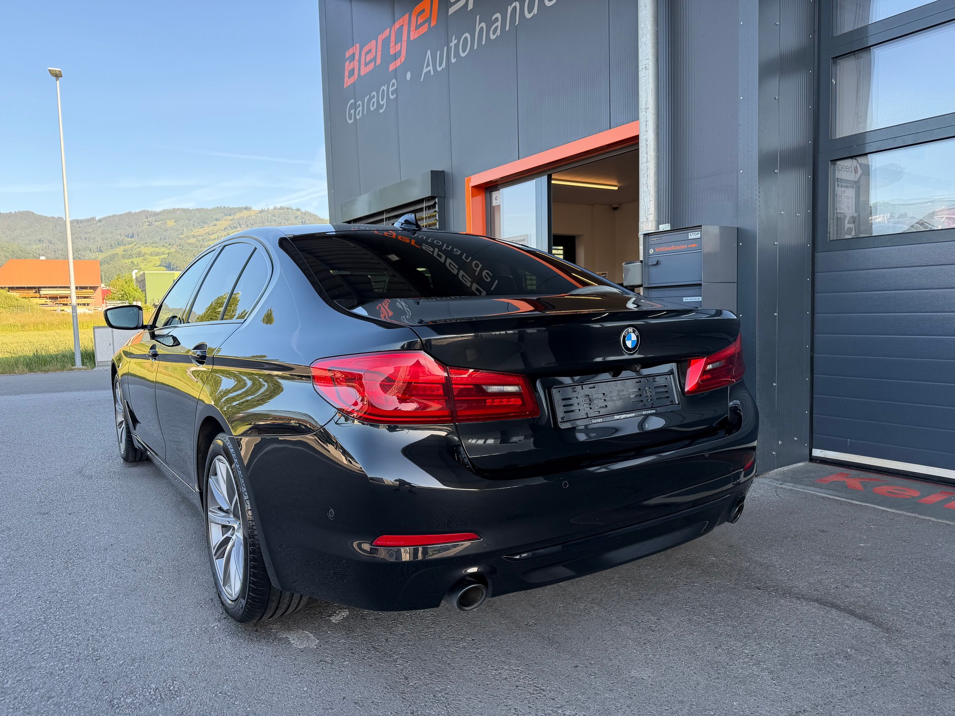BMW 530d xDrive Sport Line Steptronic-image-5
