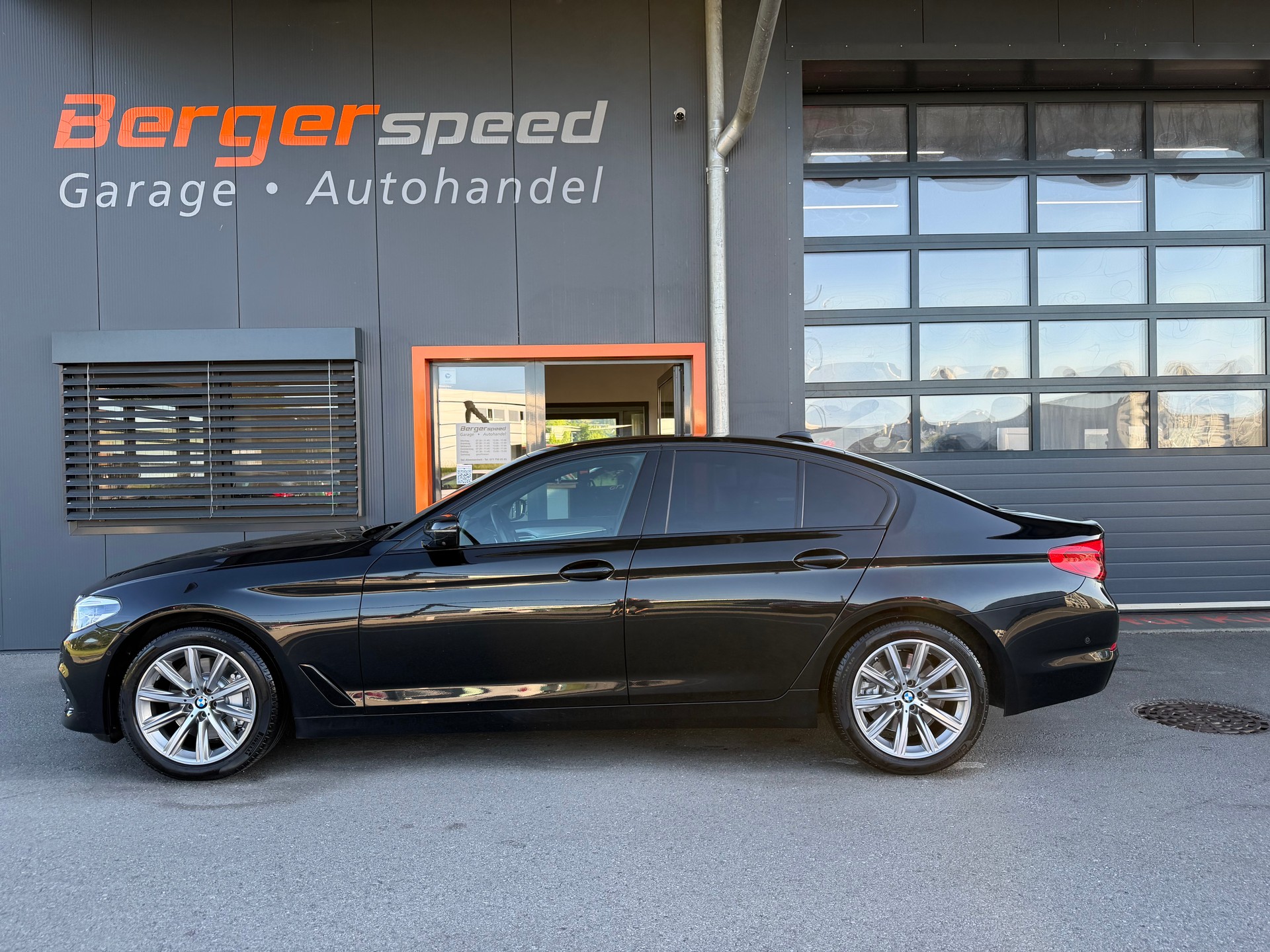 BMW 530d xDrive Sport Line Steptronic-image-1