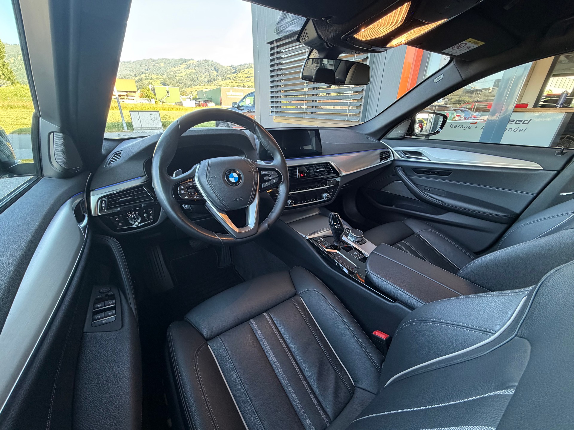 BMW 530d xDrive Sport Line Steptronic-image-14