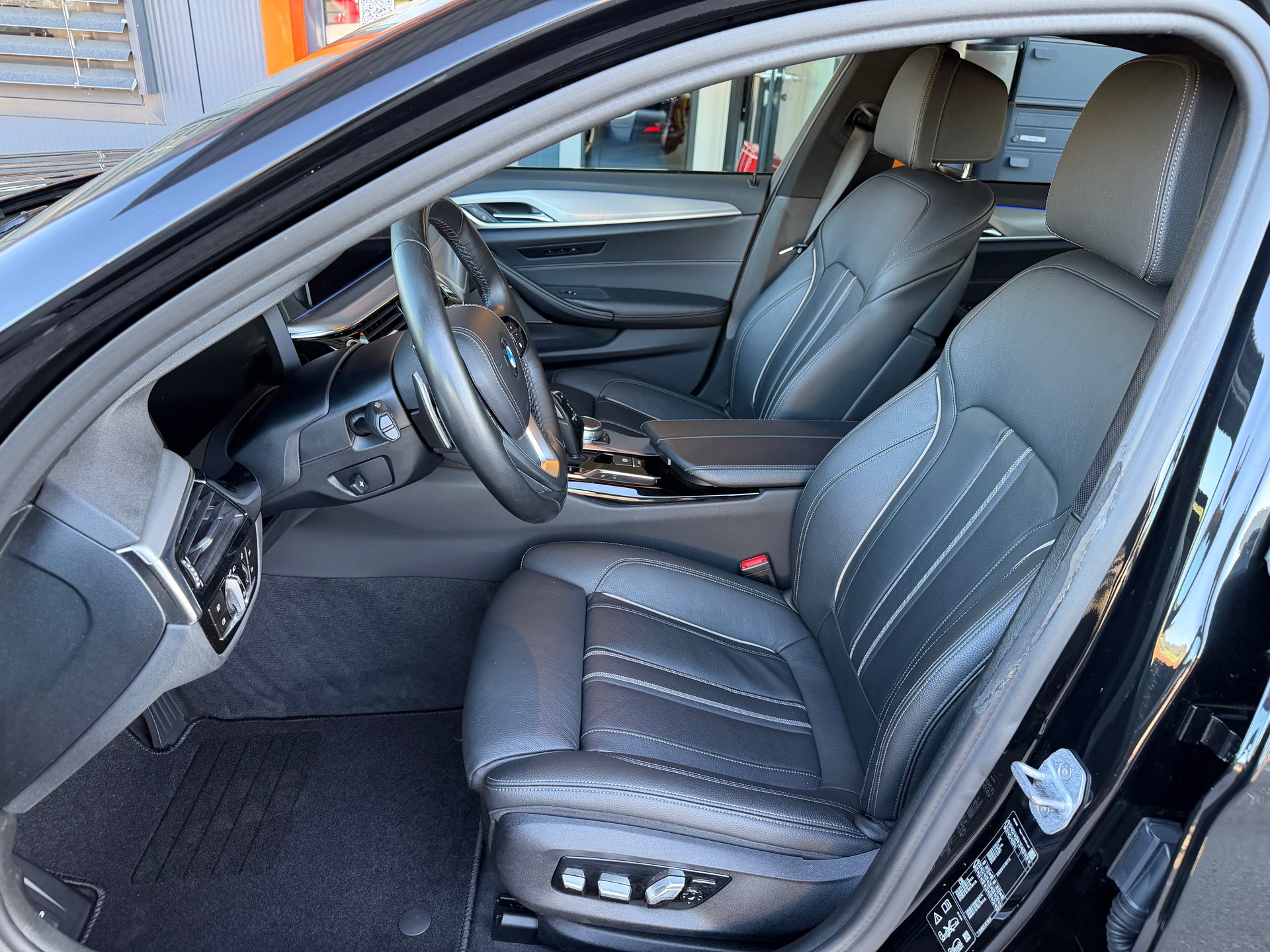 BMW 530d xDrive Sport Line Steptronic-image-11