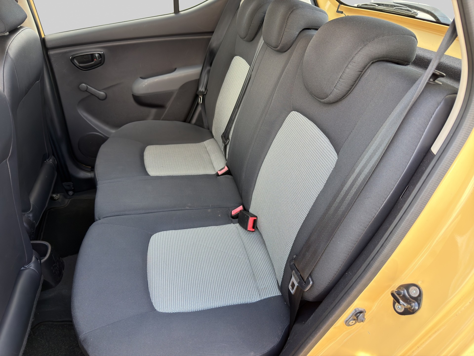 HYUNDAI i10 1.1 Style-image-9