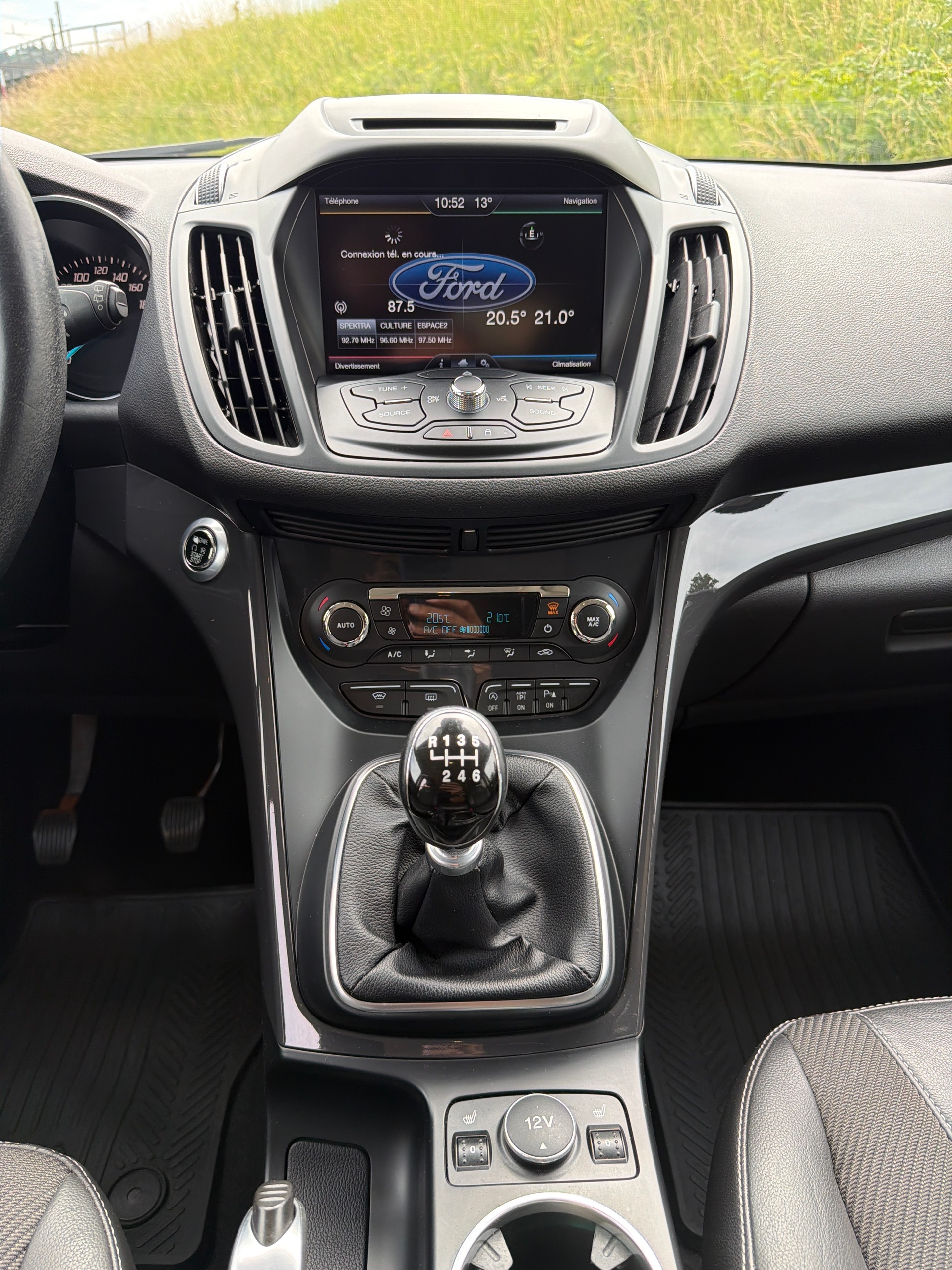FORD Kuga 2.0 TDCi Sync Edition 4WD-image-12