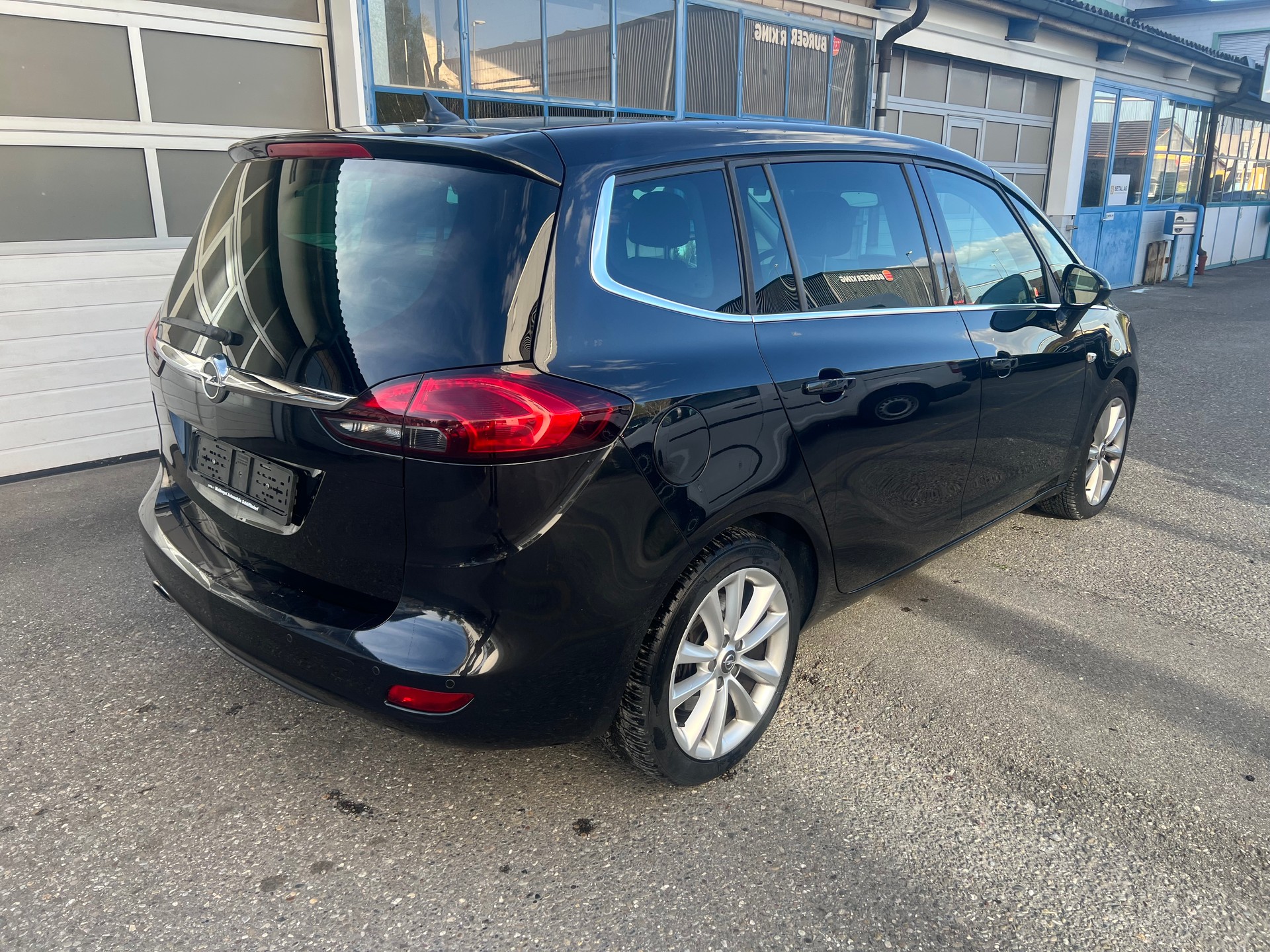 OPEL Zafira Tourer 1.6i 16V Turbo Active Ed. Aut.-image-3