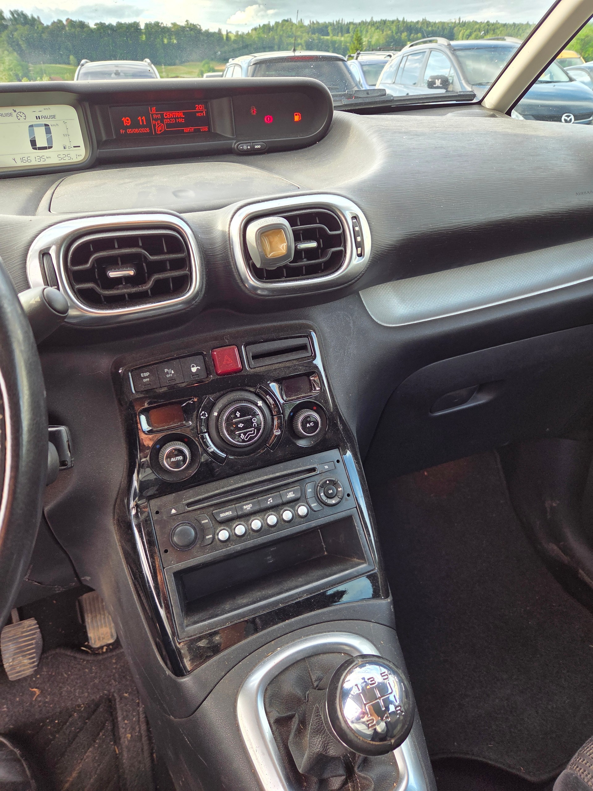 CITROEN C3 Picasso 1.6i 16V Swiss Style-image-7