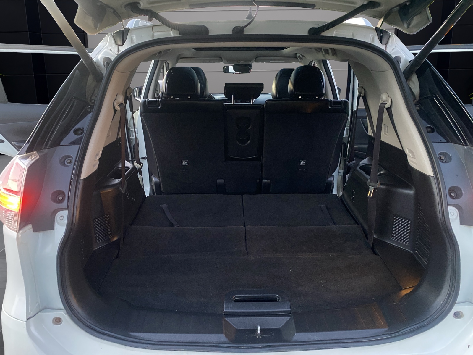 NISSAN X-Trail 1.6 dCi Diesel 130-PS tekna ALL-MODE 4x4 (Allrad) 7-Plätzer Vollausstattung-image-23