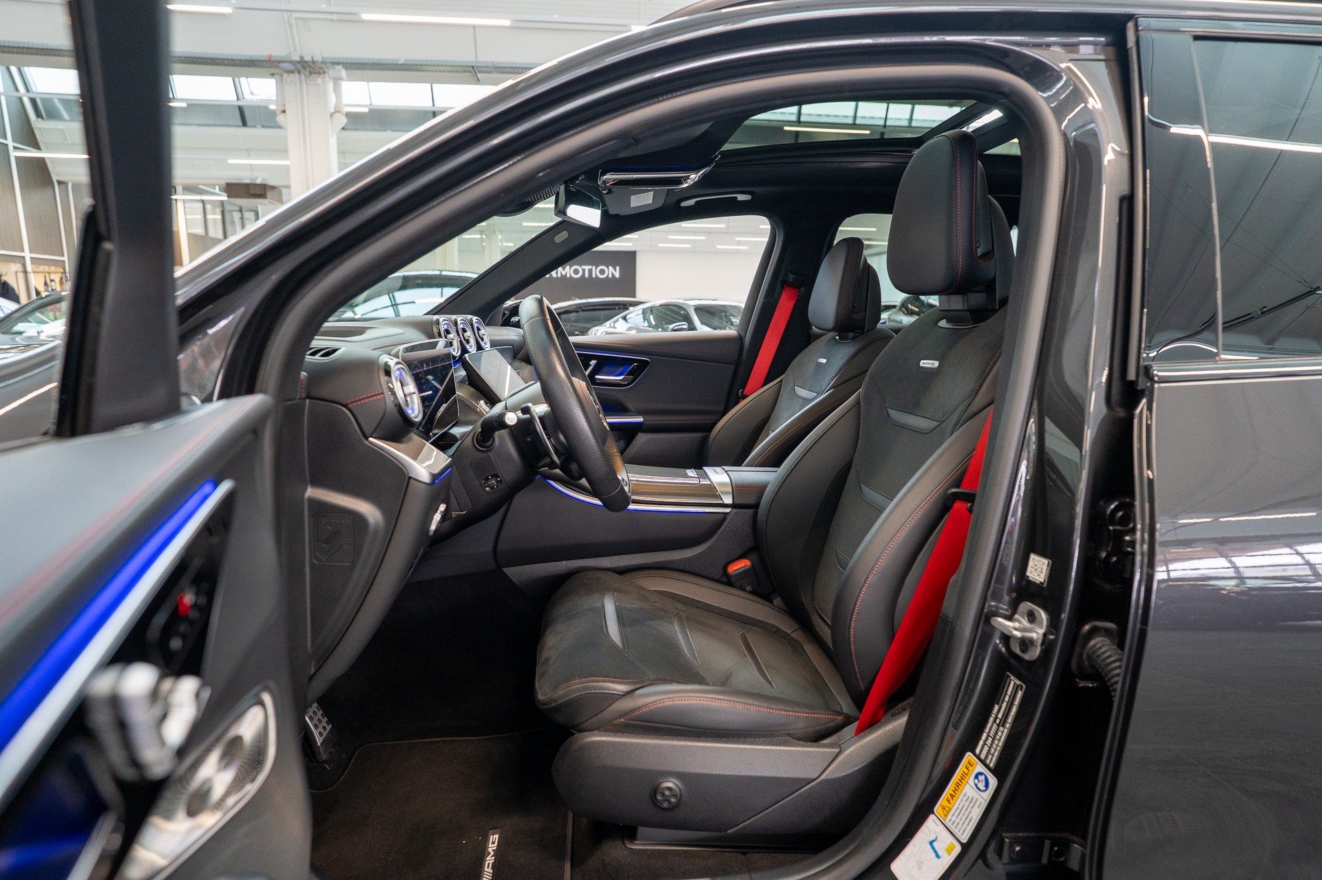 MERCEDES-BENZ GLC 43 AMG 4matic / Panorama / Performance Auspuff / 360°Kamera-image-8