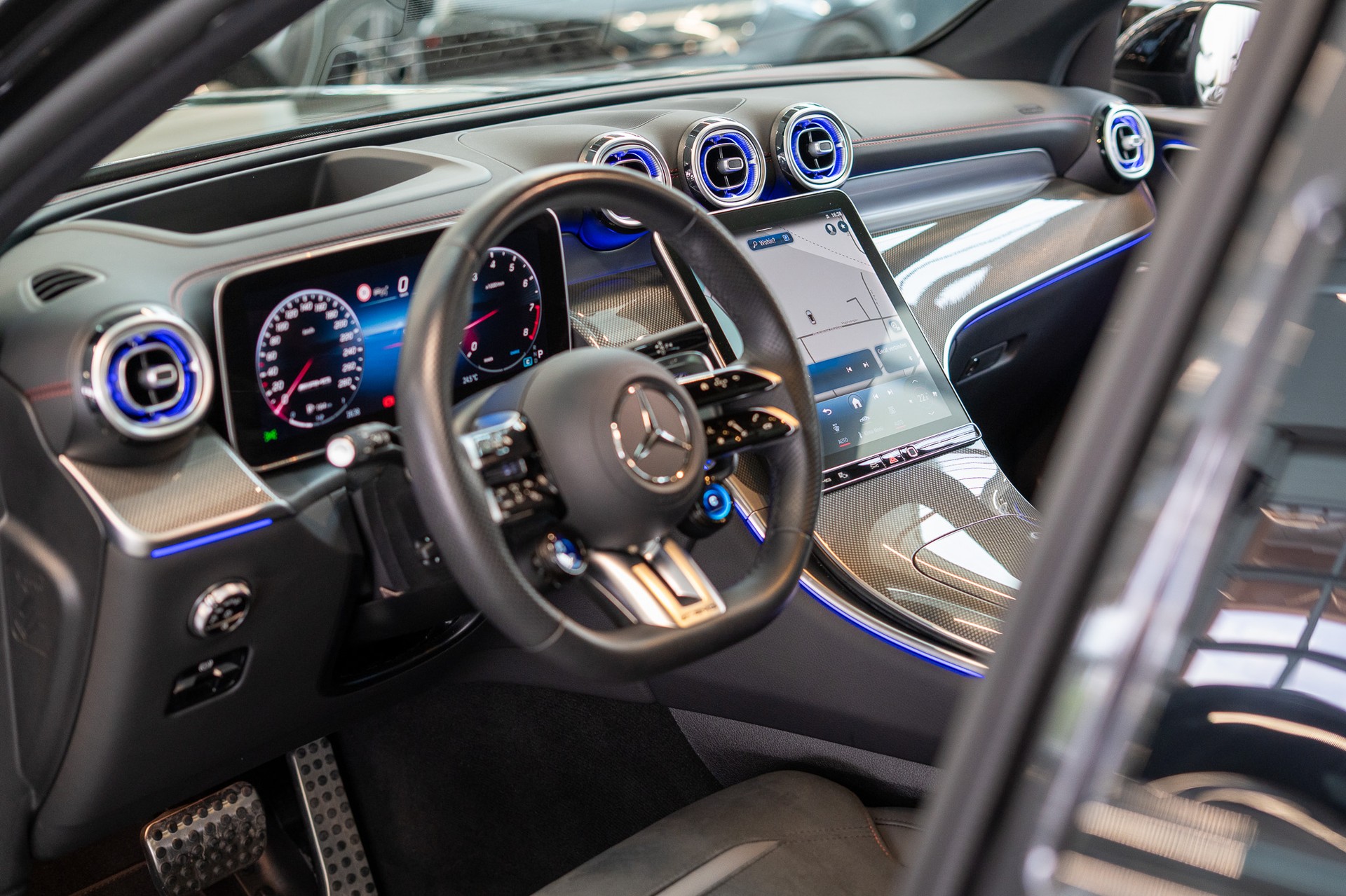 MERCEDES-BENZ GLC 43 AMG 4matic / Panorama / Performance Auspuff / 360°Kamera-image-10