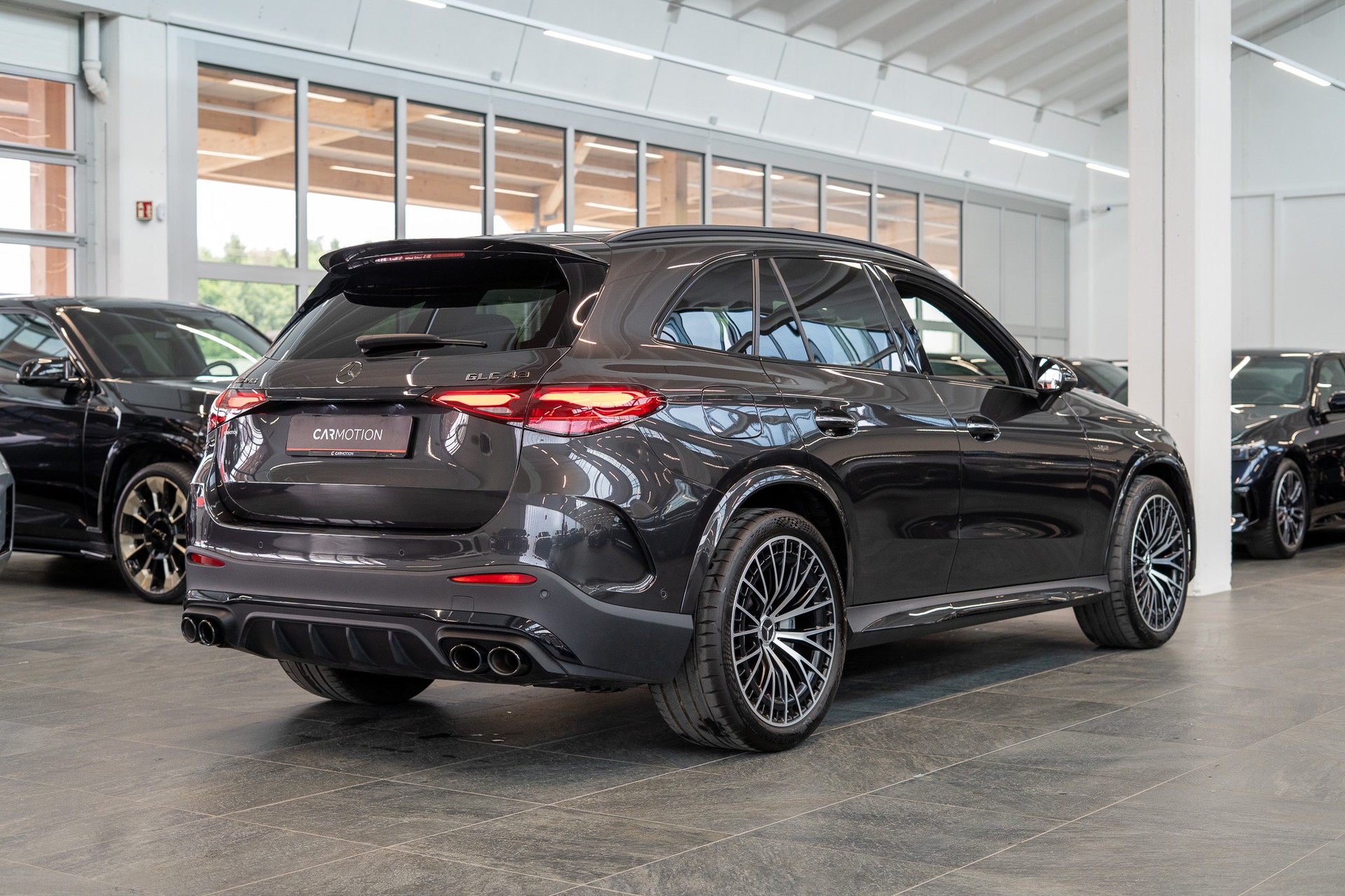 MERCEDES-BENZ GLC 43 AMG 4matic / Panorama / Performance Auspuff / 360°Kamera-image-3