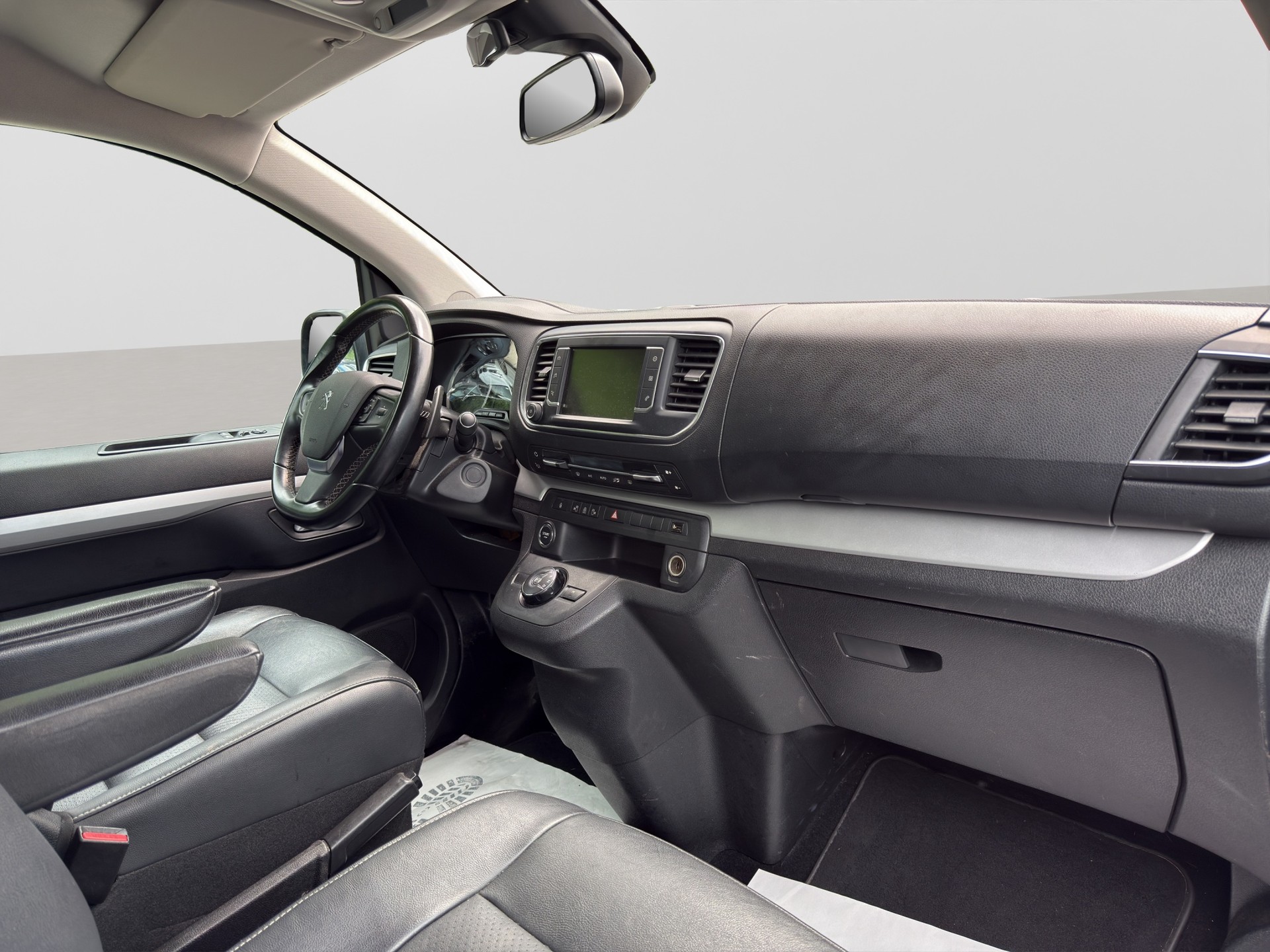PEUGEOT Traveller 2.0 BlueHDi Allure Standard EAT-image-14