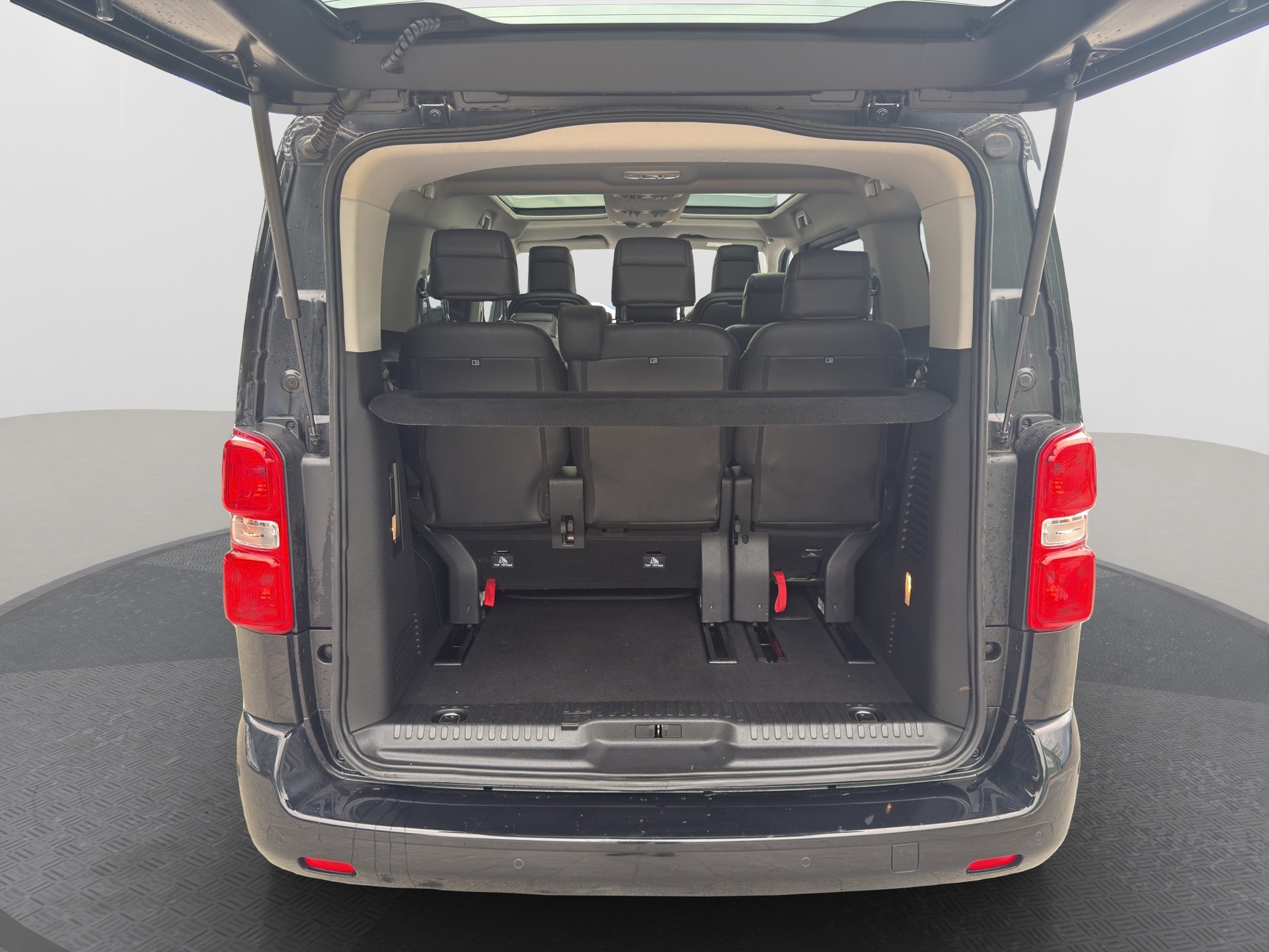PEUGEOT Traveller 2.0 BlueHDi Allure Standard EAT-image-19