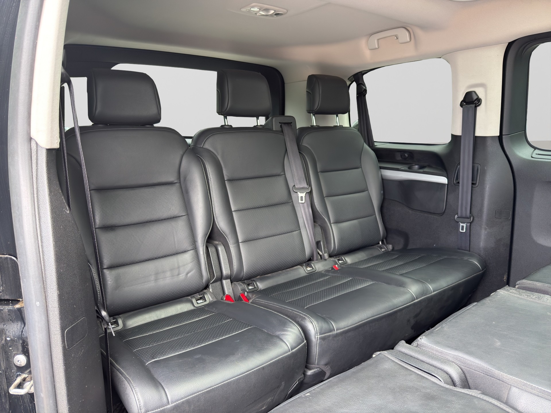 PEUGEOT Traveller 2.0 BlueHDi Allure Standard EAT-image-18