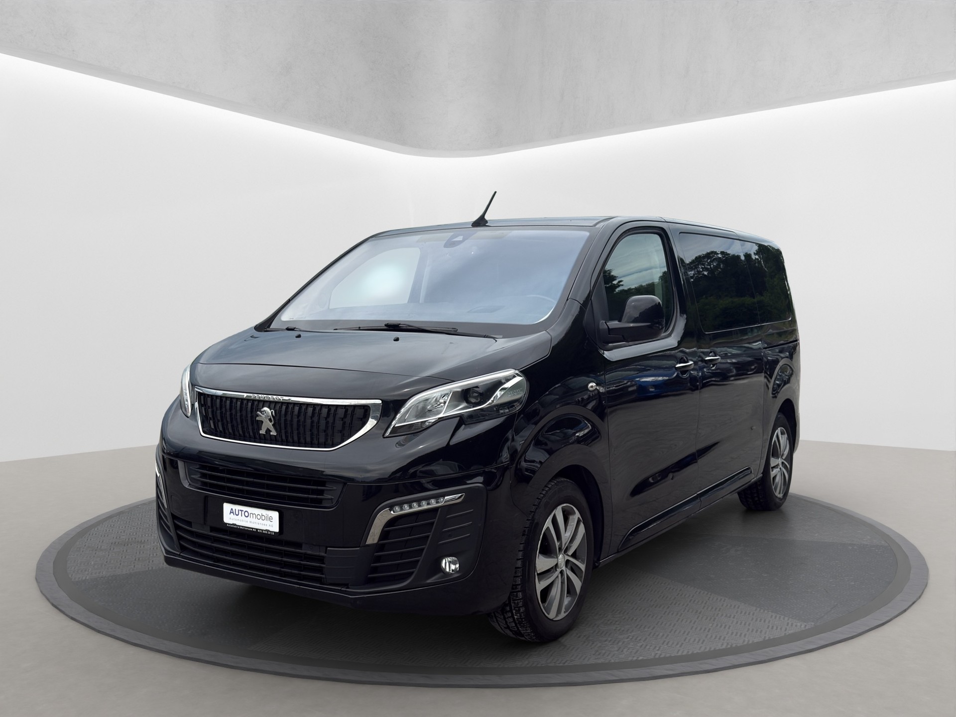 PEUGEOT Traveller 2.0 BlueHDi Allure Standard EAT-showroom-element-1