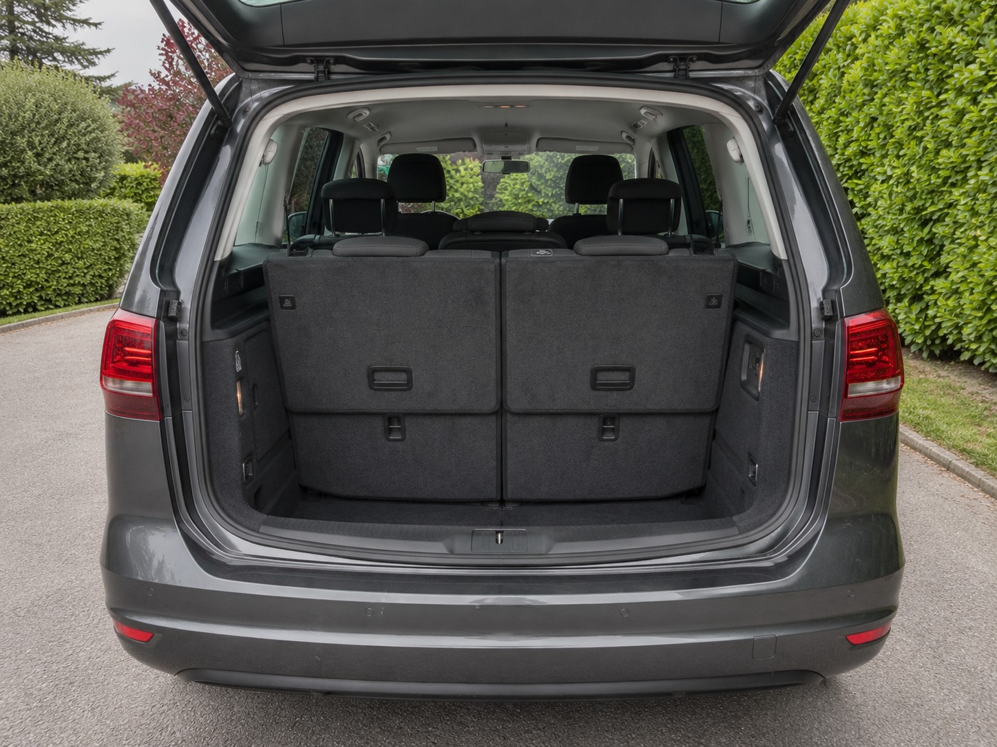 VW Sharan 2.0 TDI Highline DSG 4motion 7 seats-image-5