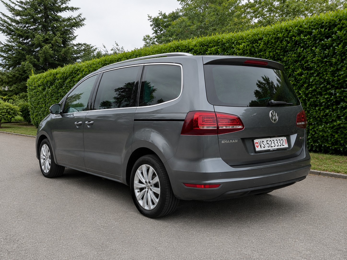 VW Sharan 2.0 TDI Highline DSG 4motion 7 seats-image-2
