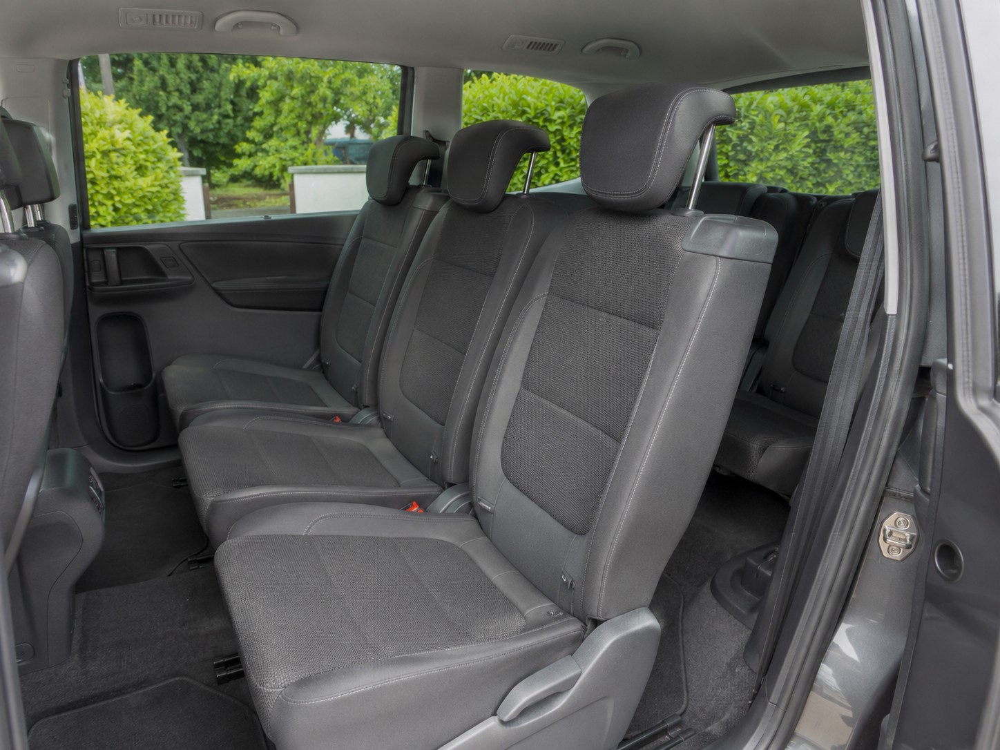 VW Sharan 2.0 TDI Highline DSG 4motion 7 seats-image-4