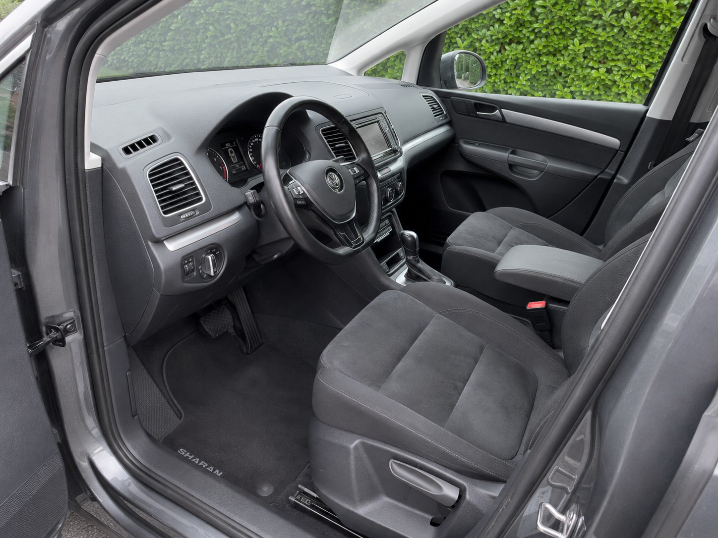 VW Sharan 2.0 TDI Highline DSG 4motion 7 seats-image-3