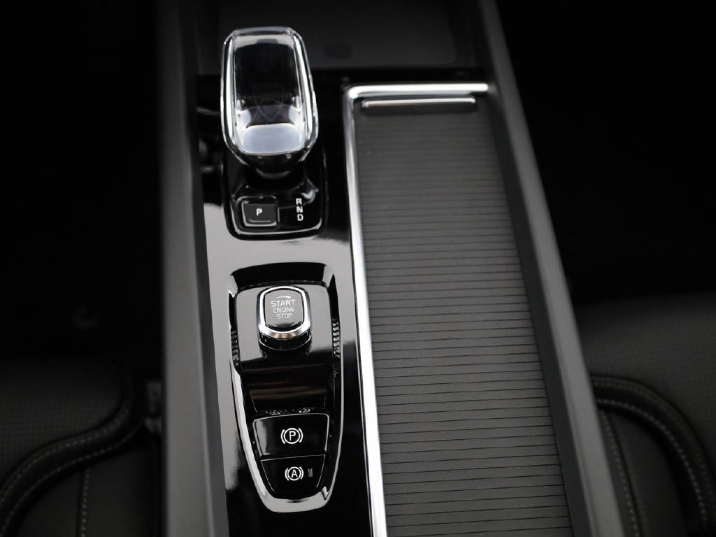 VOLVO XC60 2.0 T8 TE Black Edition eAWD-image-30