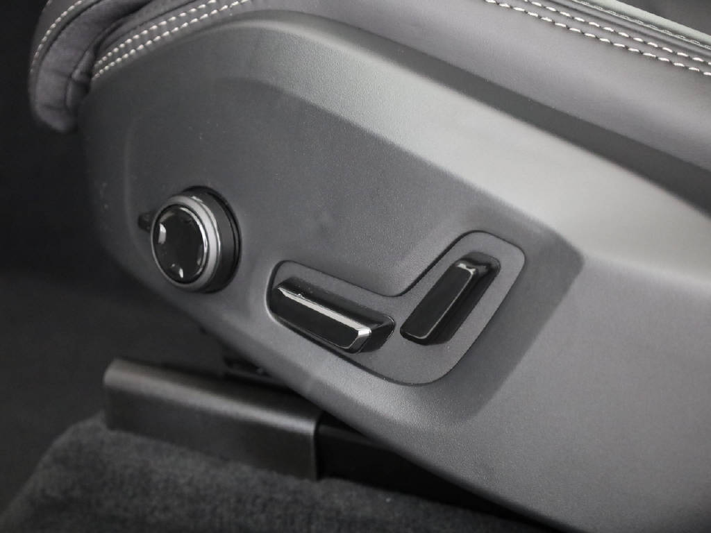 VOLVO XC60 2.0 T8 TE Black Edition eAWD-image-23