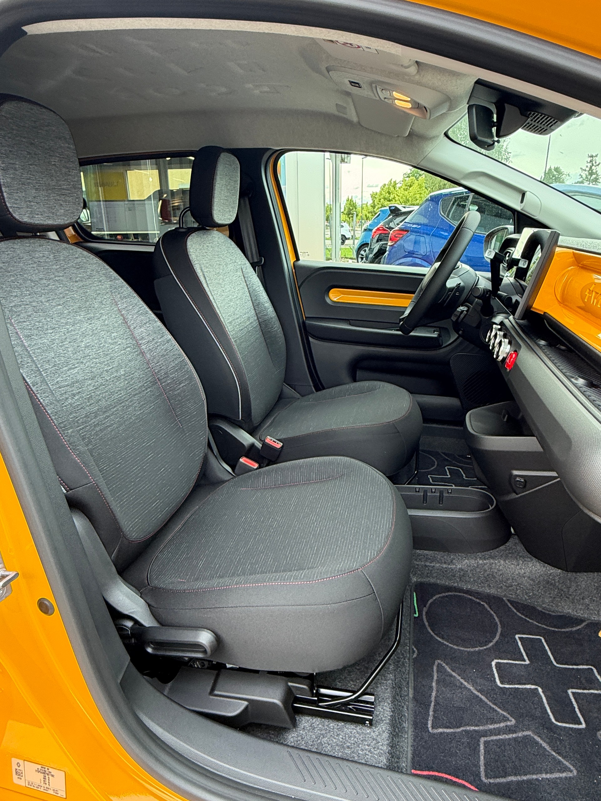 RENAULT Twingo E-Tech 27kWh Techno-image-12