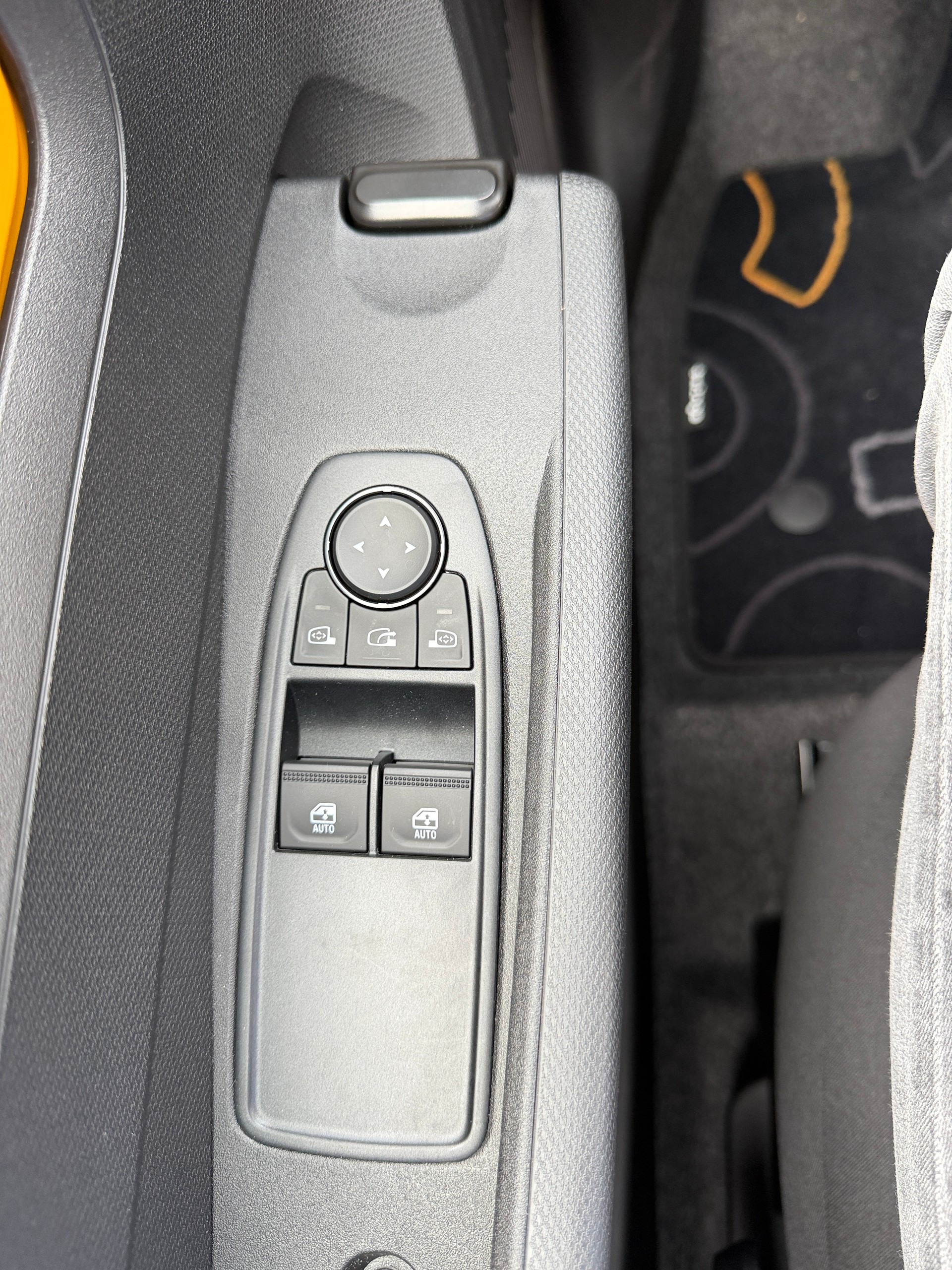RENAULT Twingo E-Tech 27kWh Techno-image-24