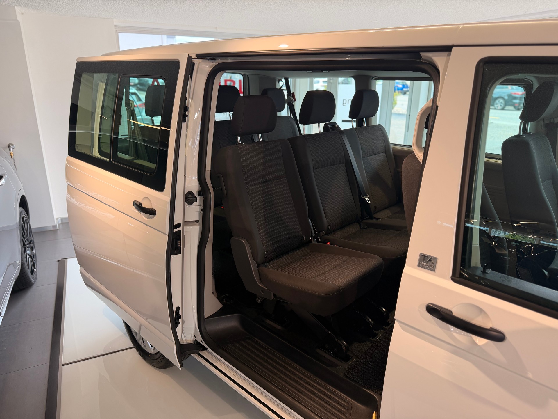 VW T6 Caravelle 2.0 TSI Trendline Liberty-image-9