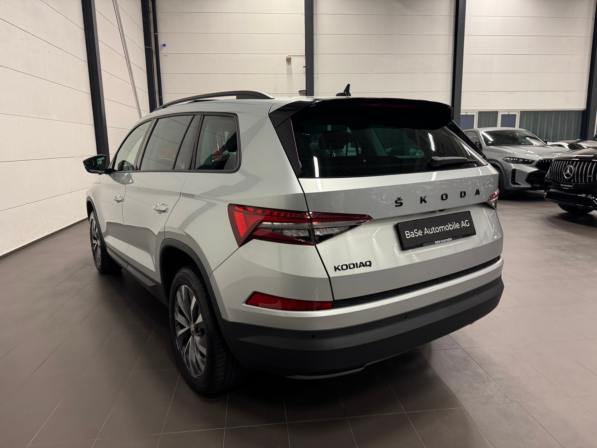SKODA Kodiaq 2.0 TDI CR Ambition 4x4 DSG 7 Plätze + AHK + Panoramadach-image-14