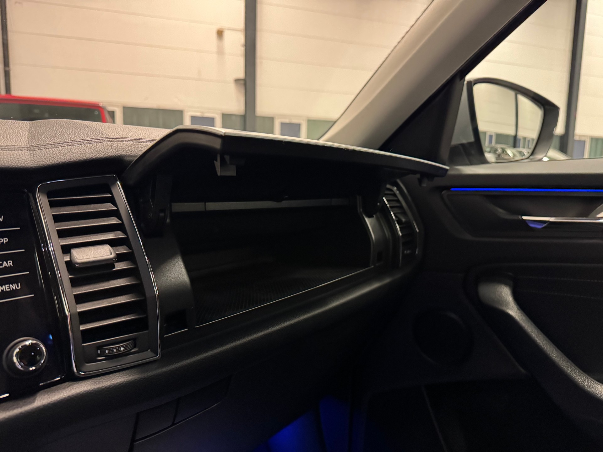 SKODA Kodiaq 2.0 TDI CR Ambition 4x4 DSG 7 Plätze + AHK + Panoramadach-image-29