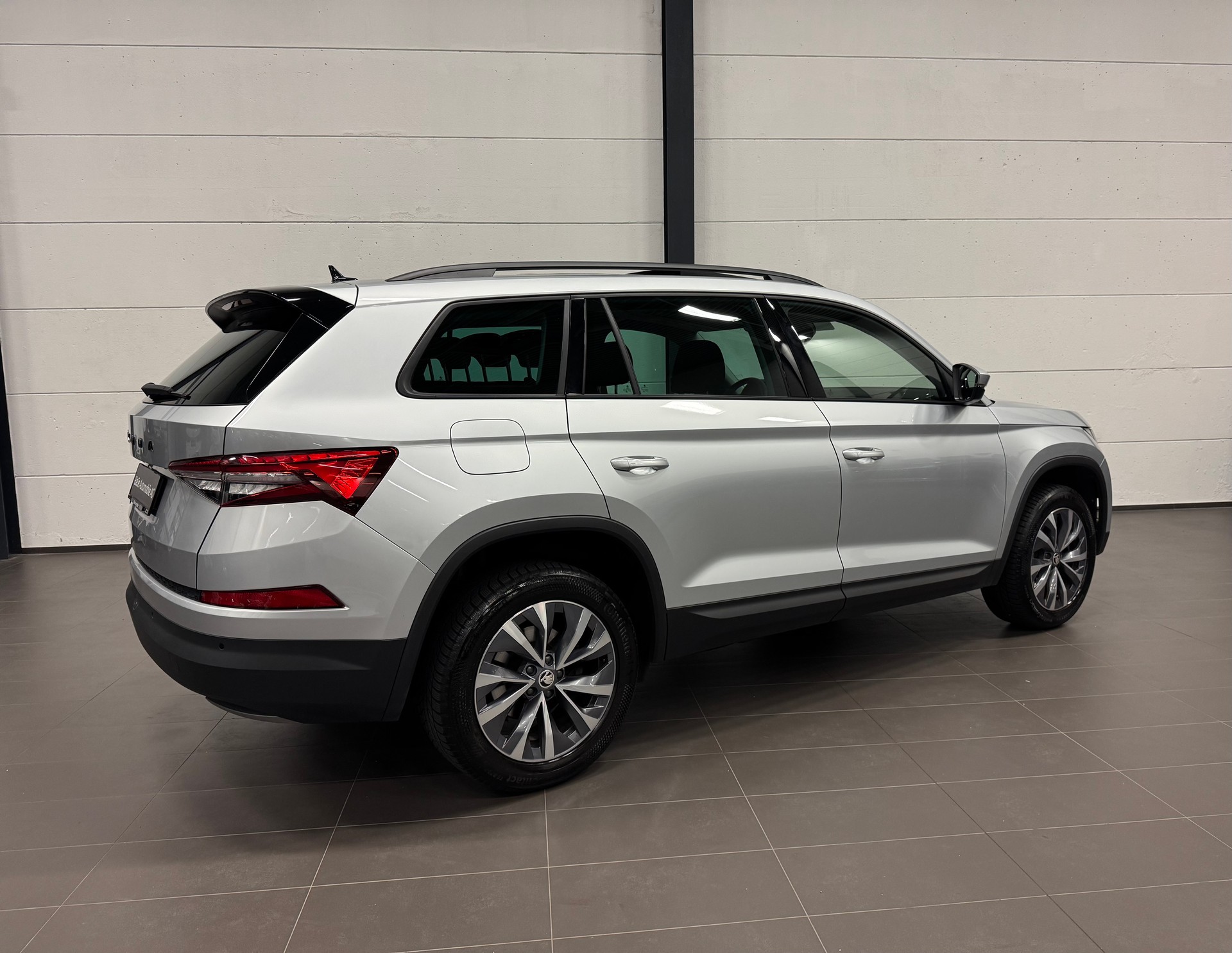 SKODA Kodiaq 2.0 TDI CR Ambition 4x4 DSG 7 Plätze + AHK + Panoramadach-image-11