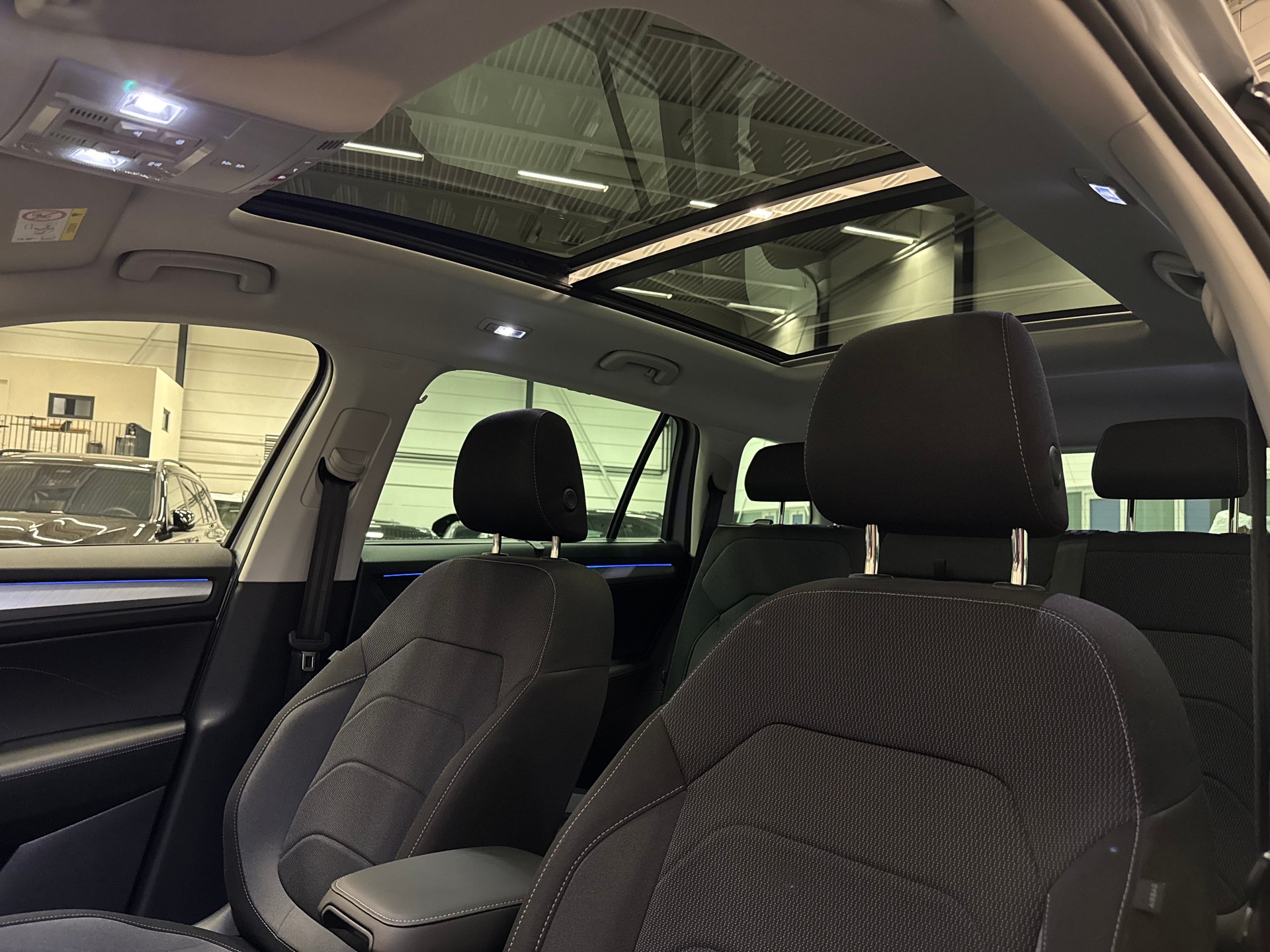 SKODA Kodiaq 2.0 TDI CR Ambition 4x4 DSG 7 Plätze + AHK + Panoramadach-image-18